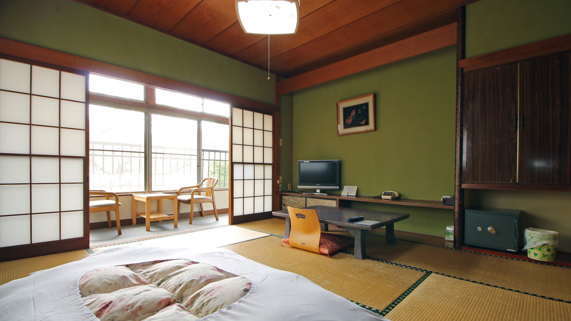 [Ví dụ phòng khách: 8 chiếu tatami + hiên rộng rãi]