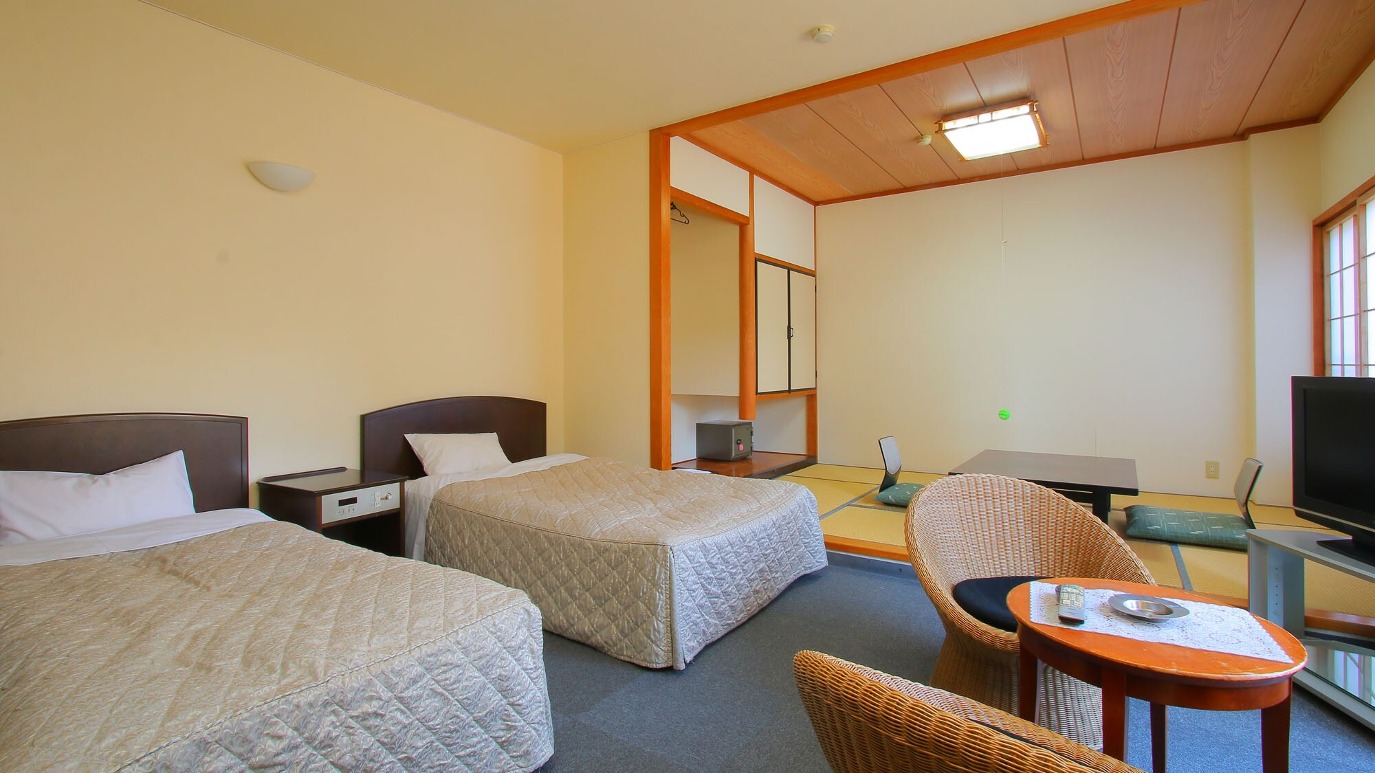 Main building Japanese-style room (Kagaribi)