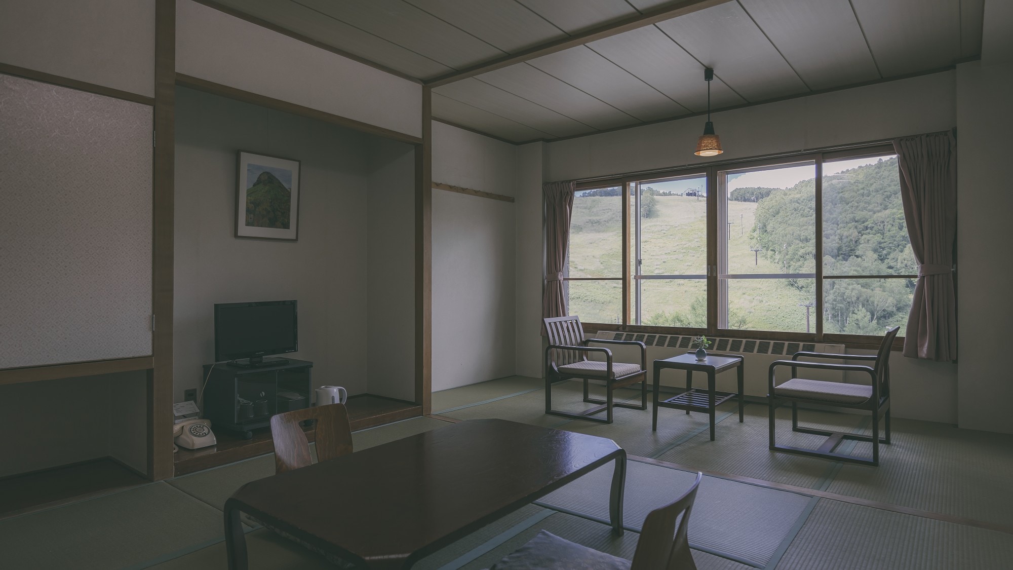 □ [Standard Japanese room] Slope view / 12 tatami / ~4 people