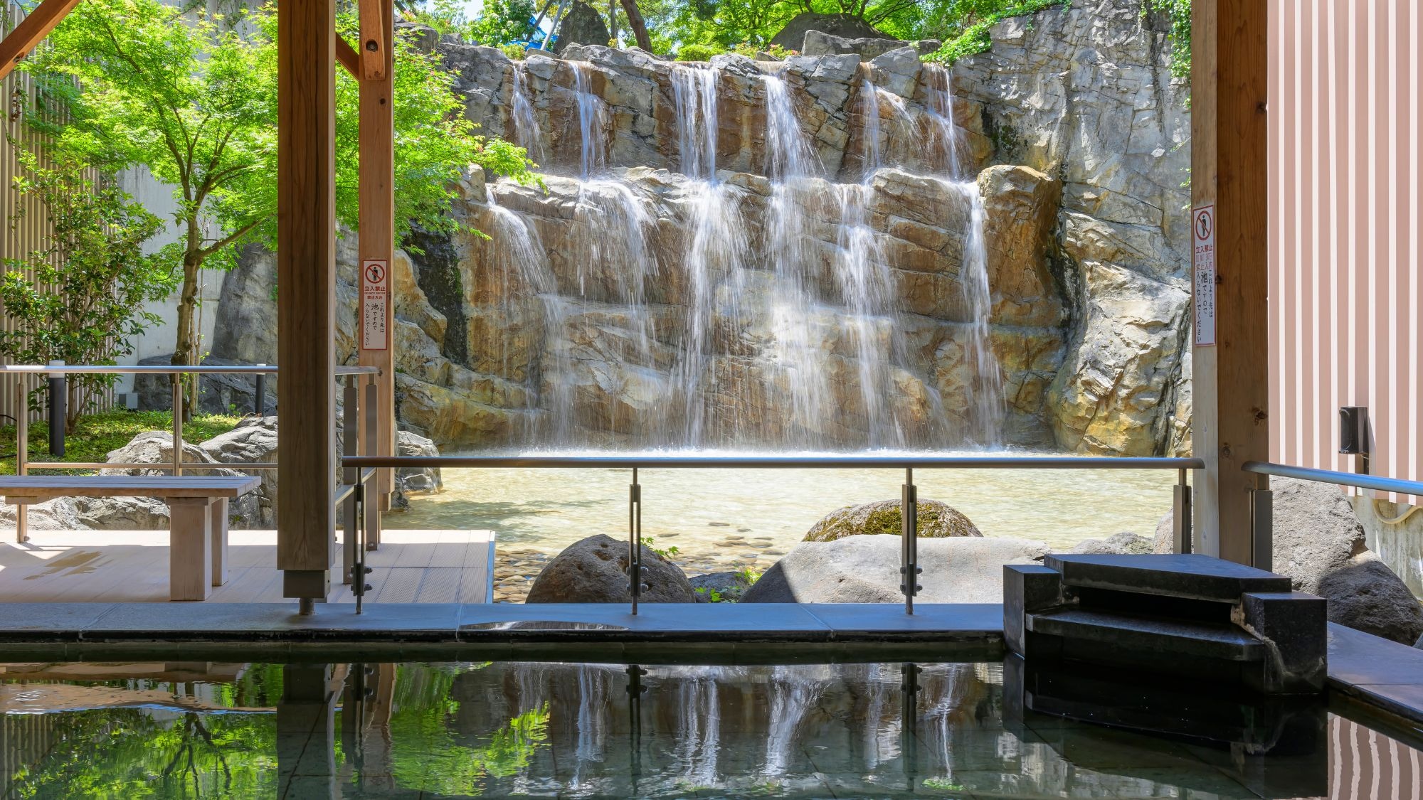 [Pemandian Terbuka dengan Pemandangan Air Terjun - Air Terjun Tono]
