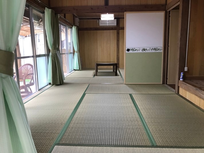 Japanese-style room