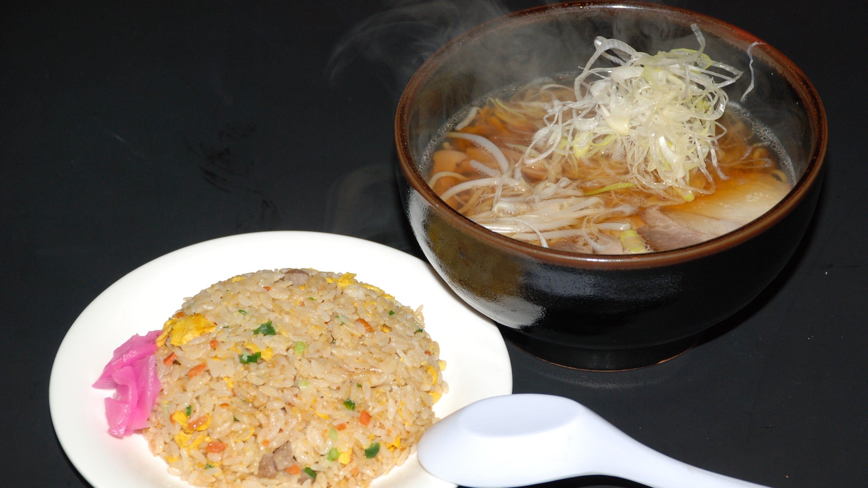 Bonus paket set ramen dengan camilan larut malam