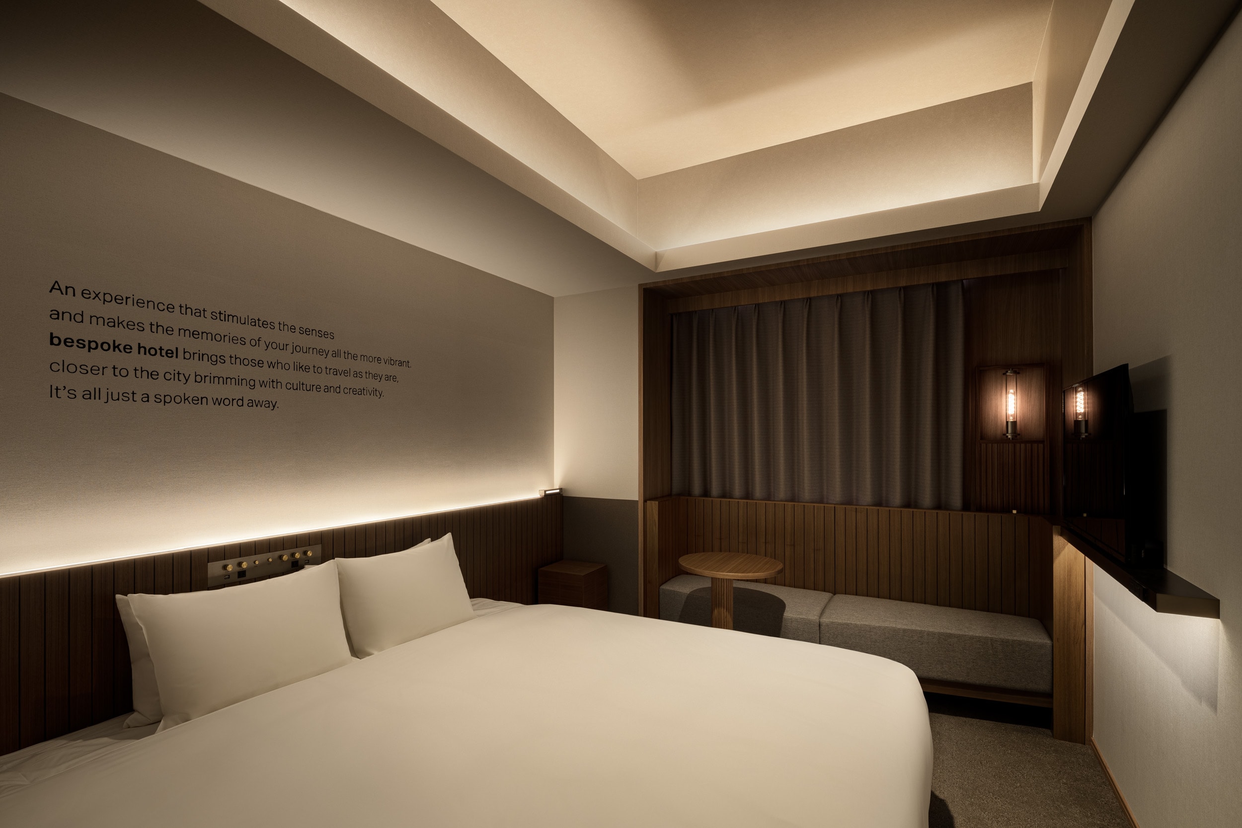King double [20 square meters wide, 200 cm wide king bed] ● With chair and table for 2 people