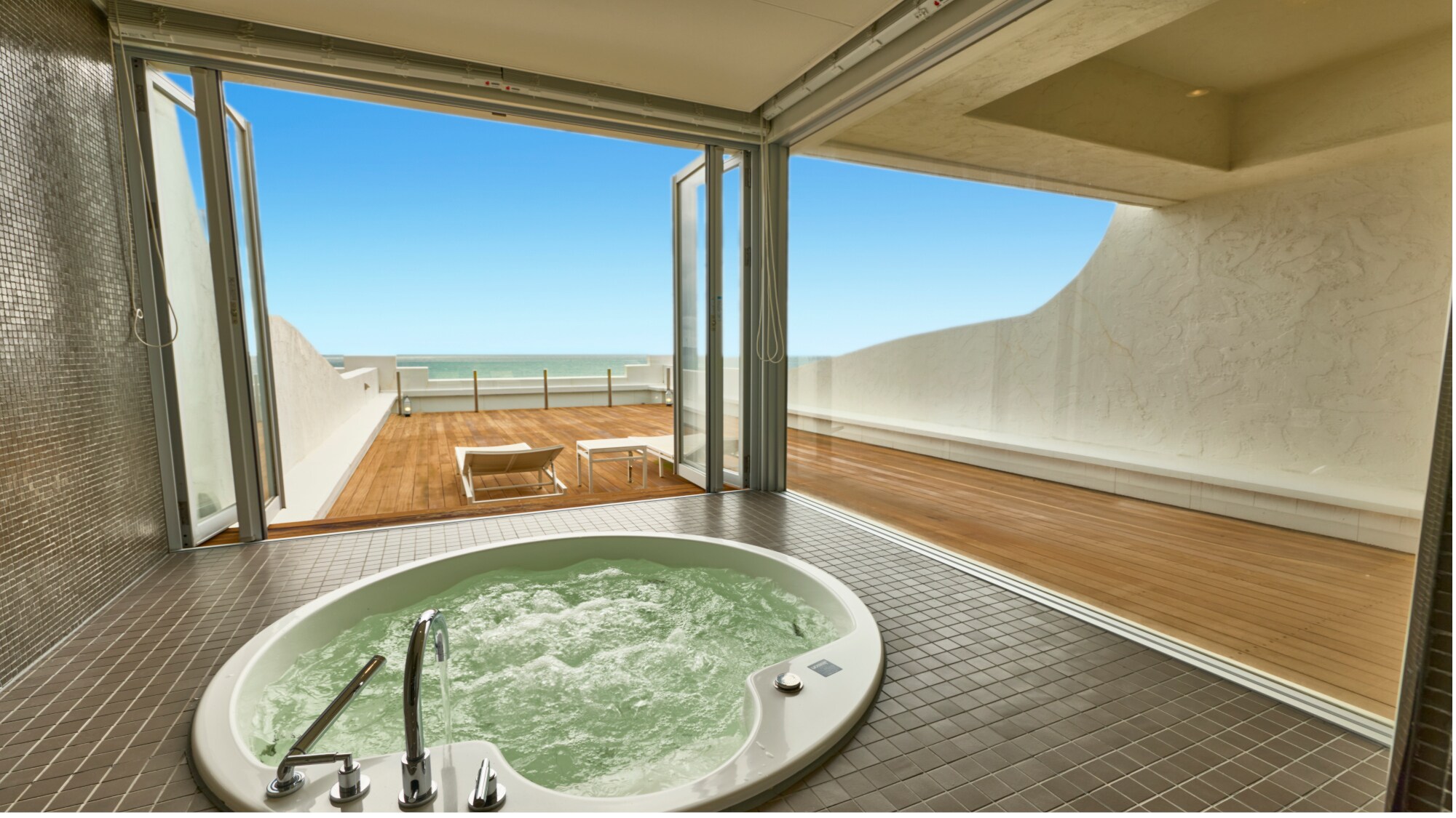 Jacuzzi bath