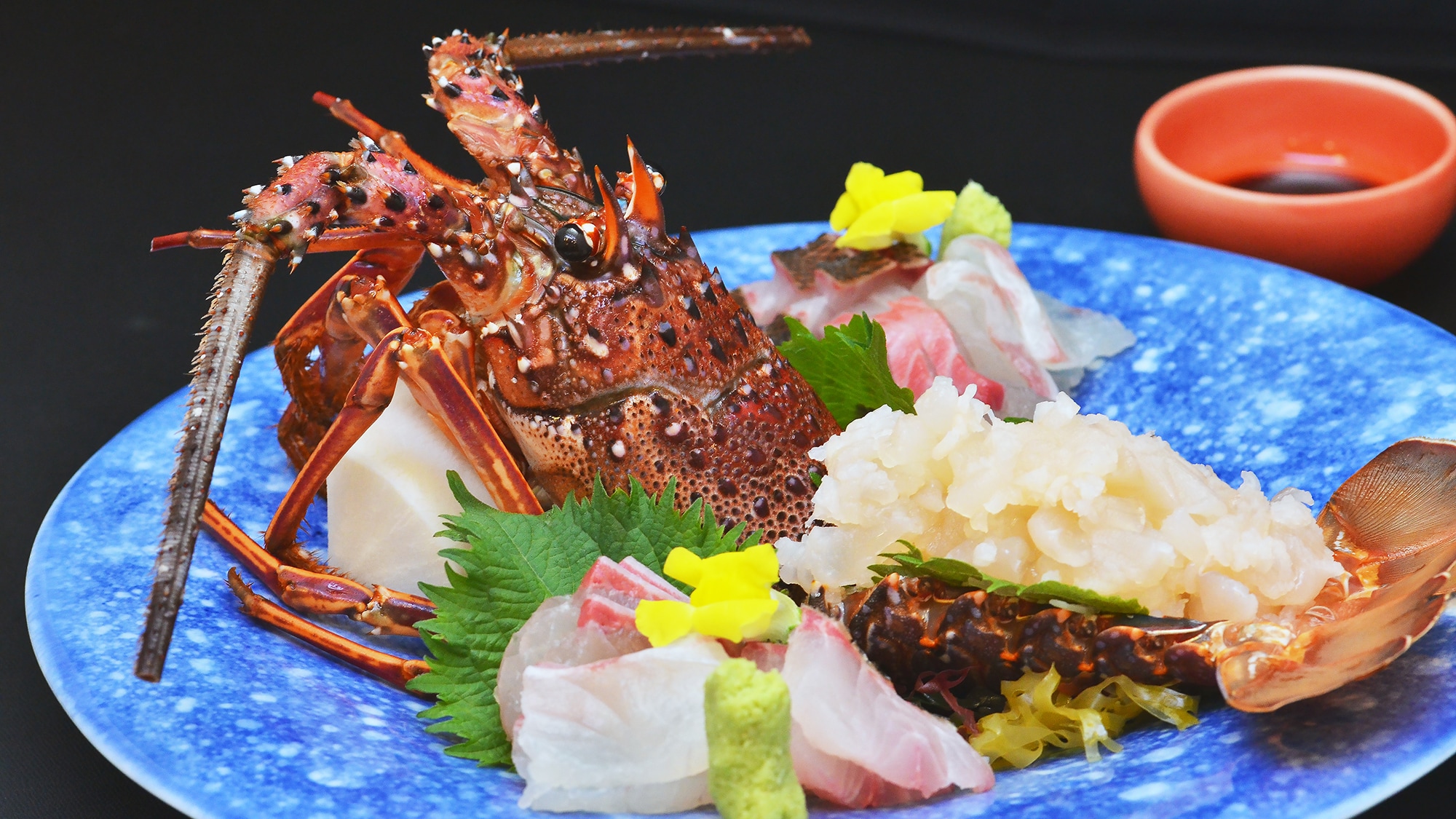 [Hidangan Pesta Teh yang Lezat] * Sashimi lobster utuh tersedia untuk pesta berjumlah 4 orang atau lebih. Untuk 2-3 orang, hidangan akan disajikan secara berbeda.