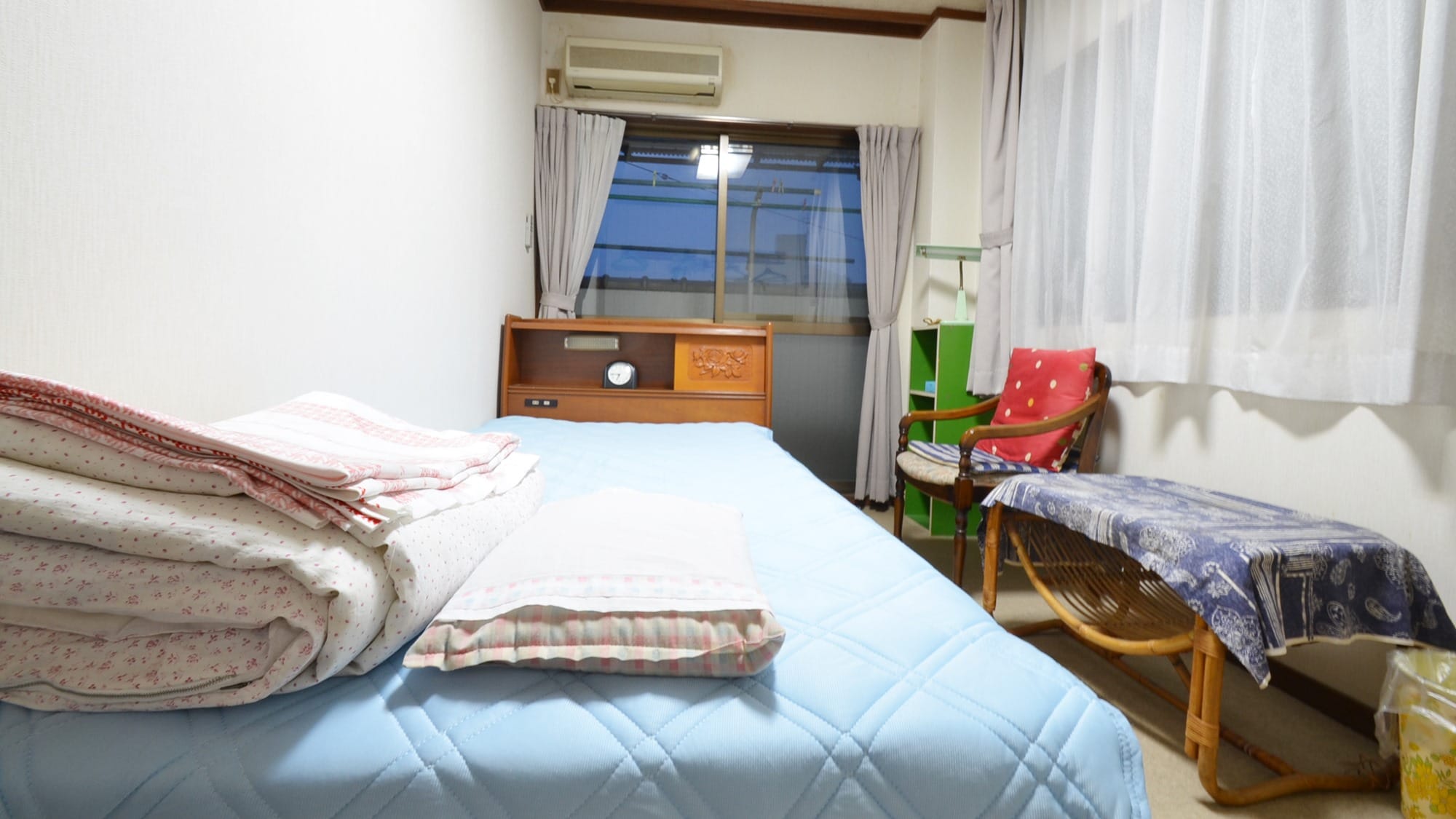 * Kamar Barat (single)