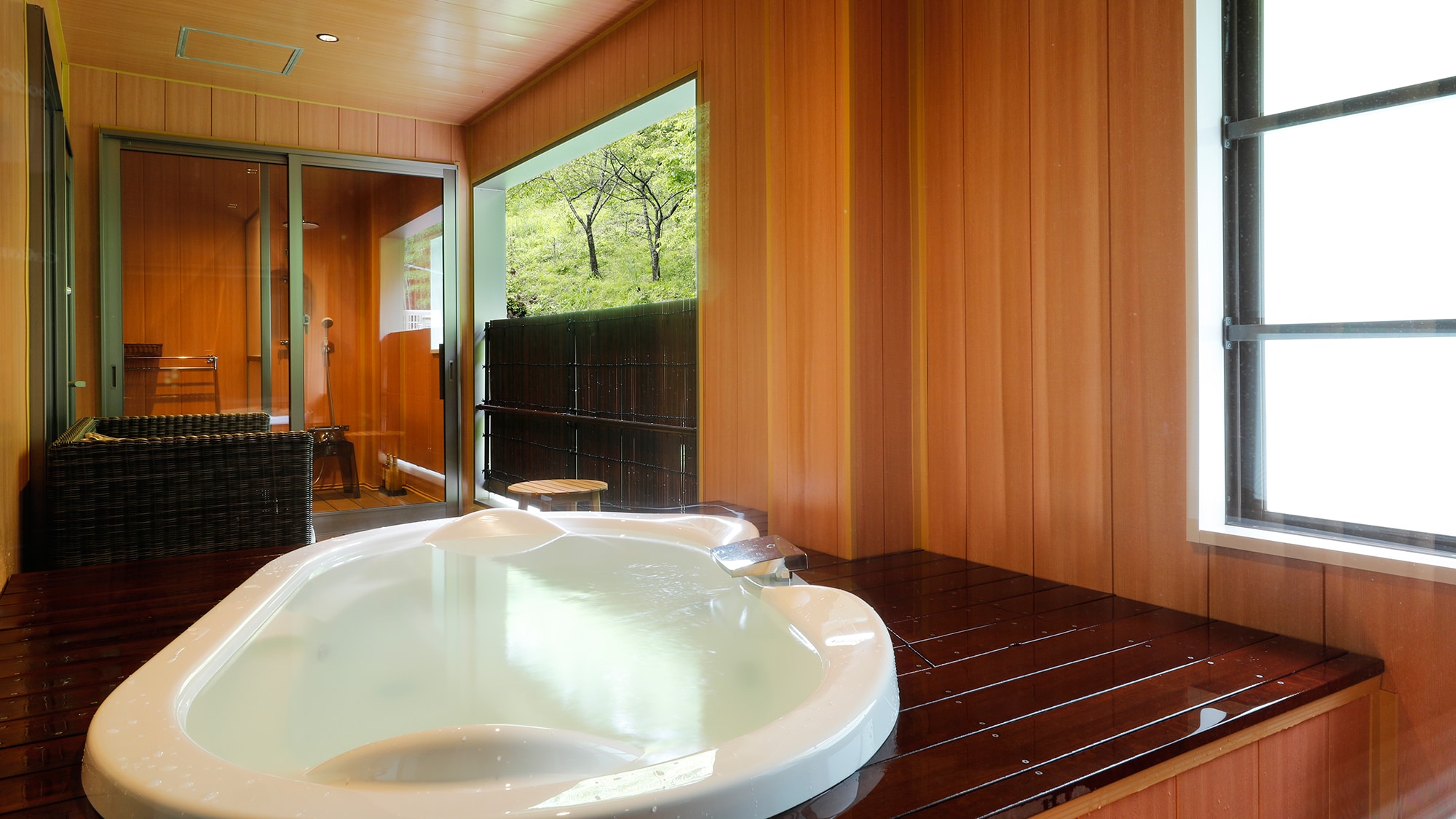 [Sparkle of the Stars] The hot spring is a 100% sulfur spring.