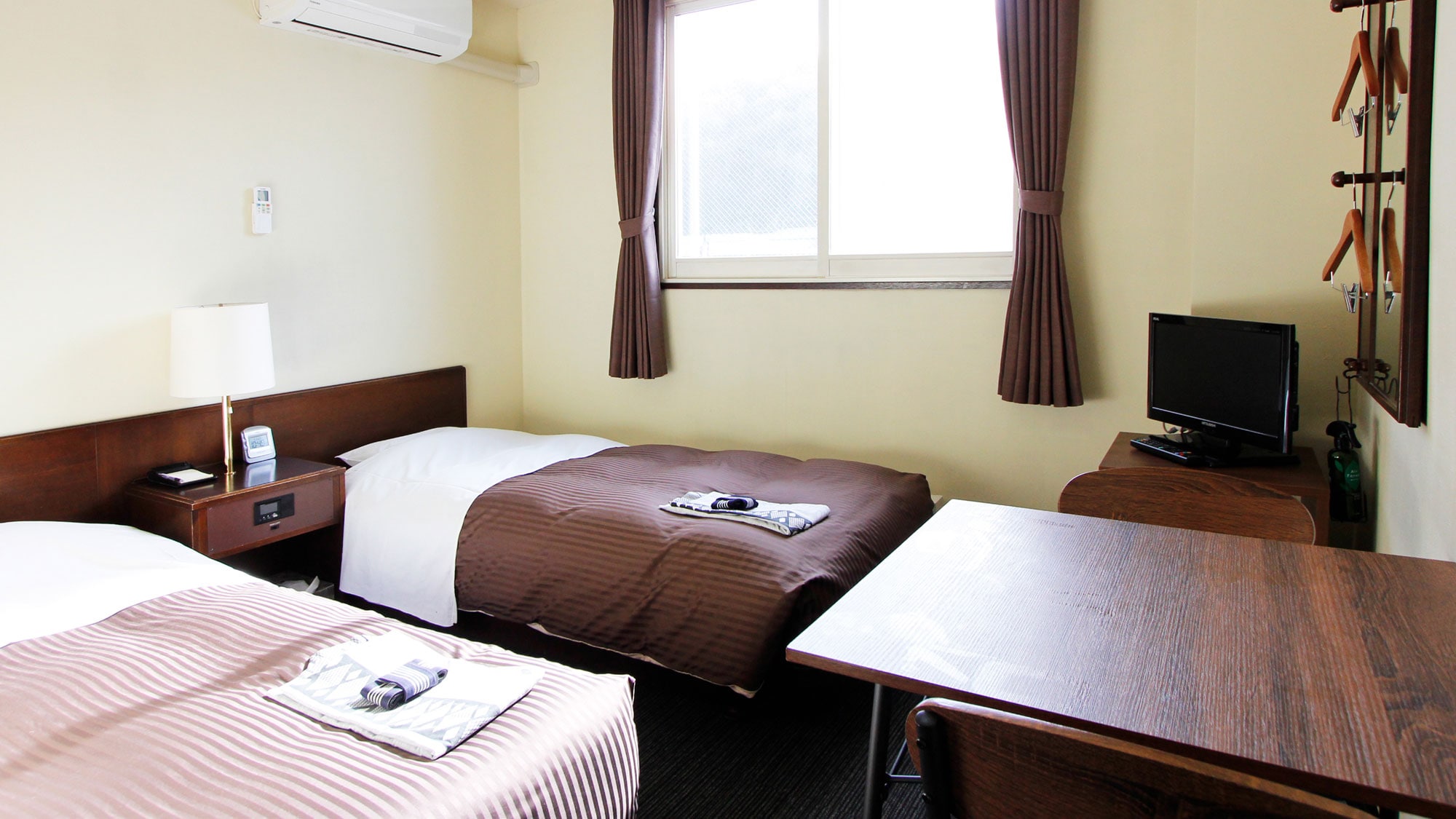 【ฝาแฝด】