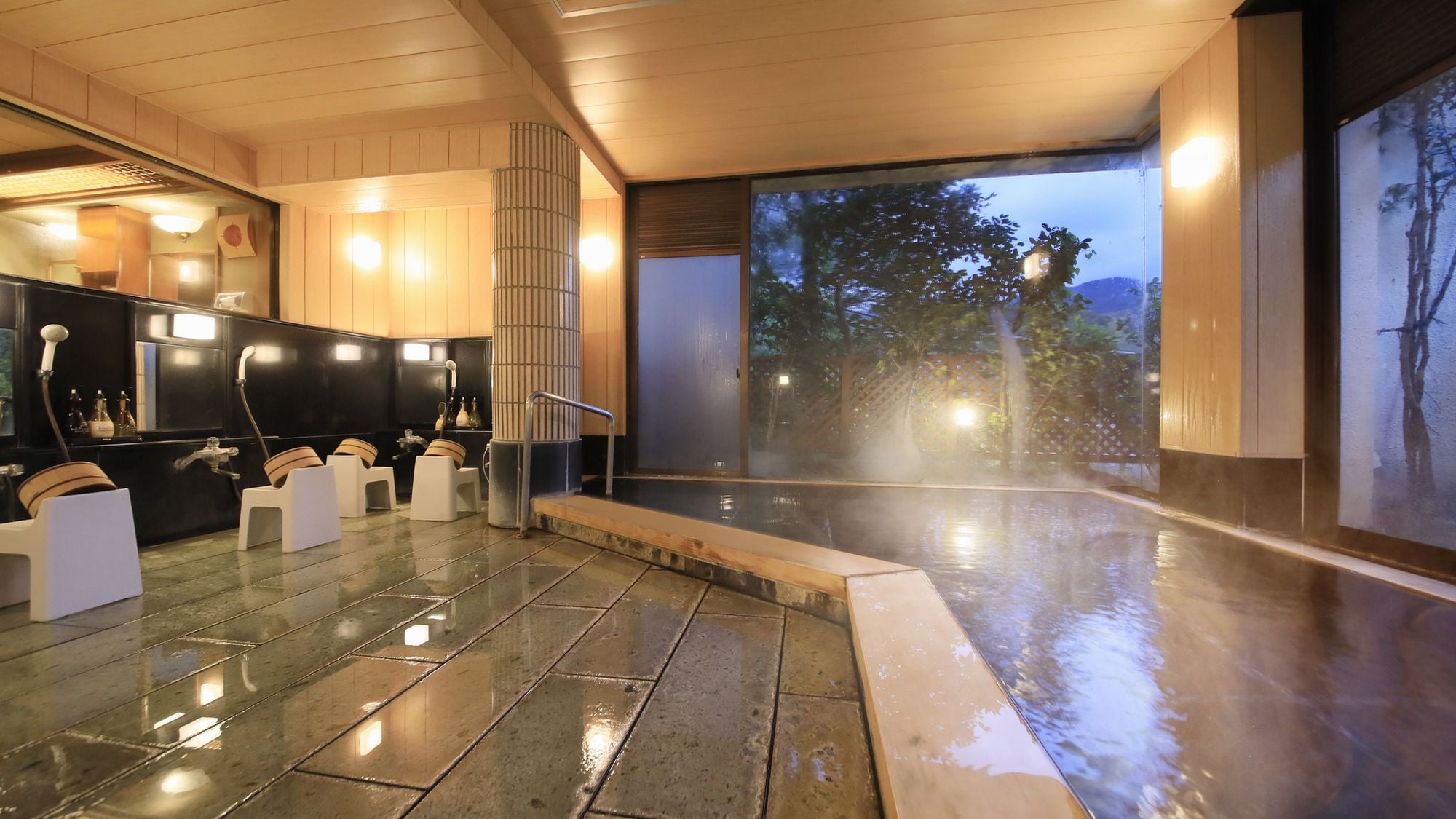 Large communal bath / Tsubakinoyu