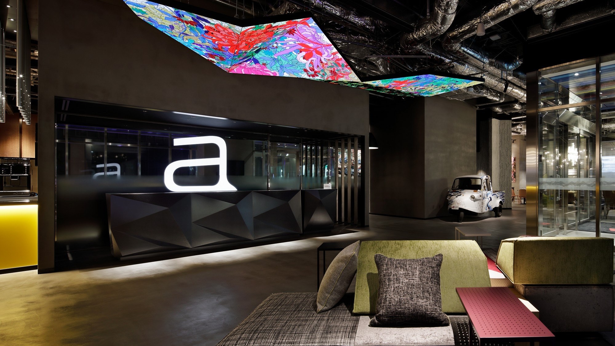 In the lobby, you can enjoy digital art that depicts a scene from Dojima's history in a modern way.