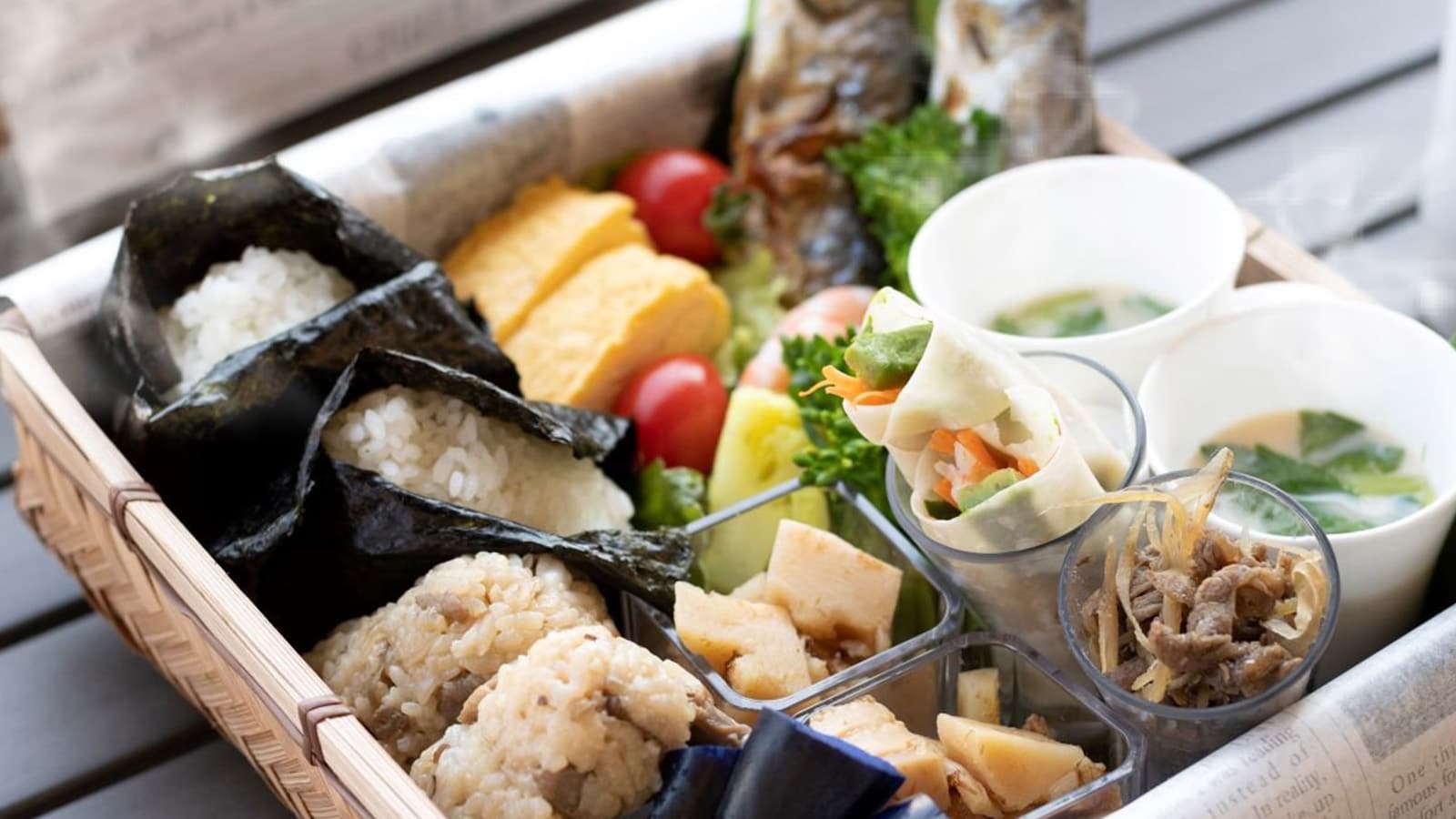 일본의 주먹밥 도시락(2인분)