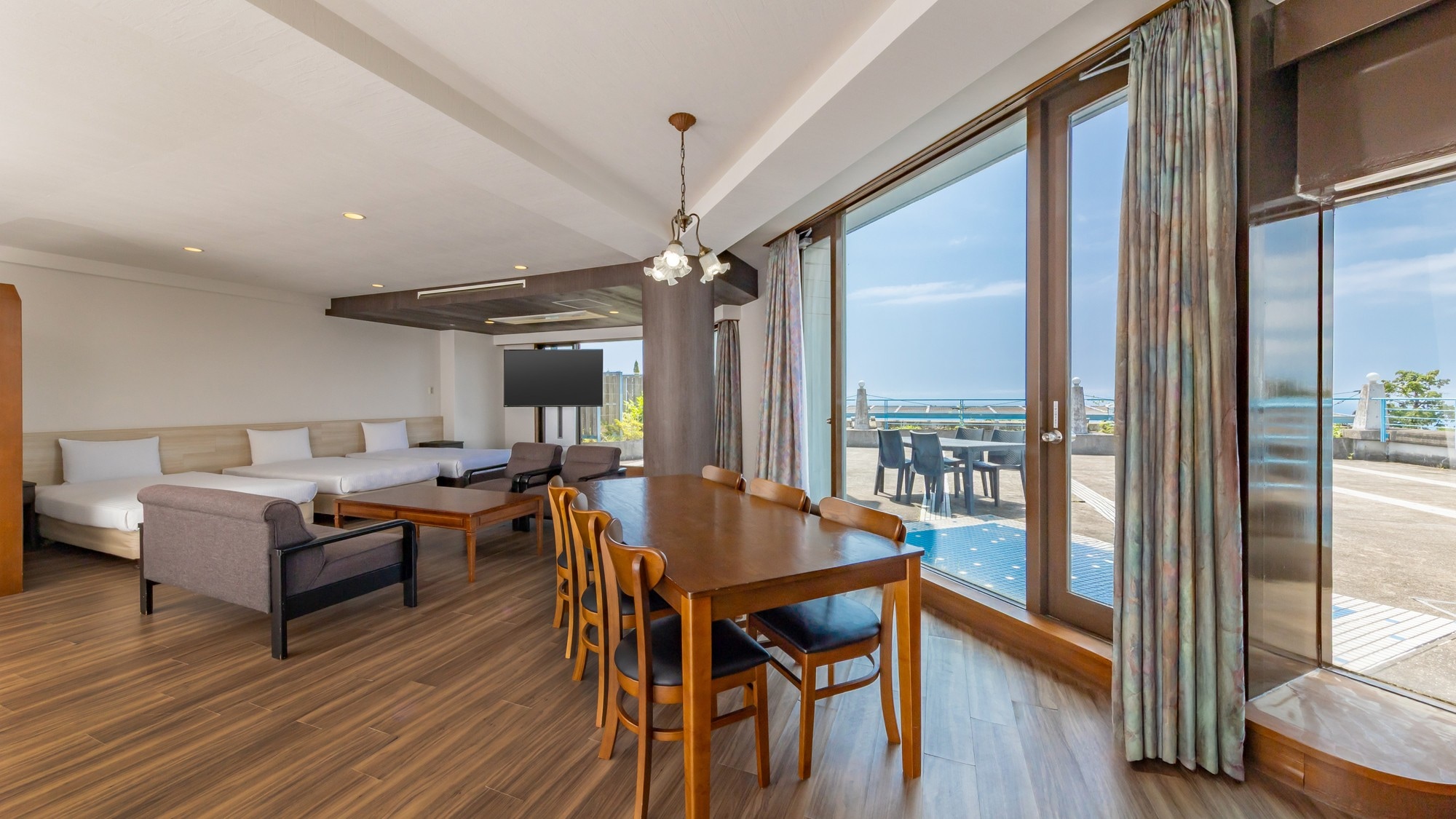 ◇ [Roof terrace with ocean view] Premium Western-style room with 5 beds