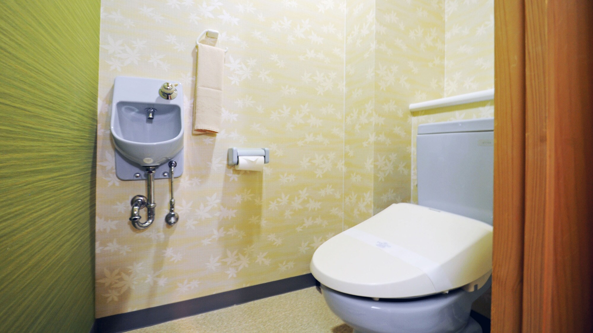 [Guest room] Japanese-style room (7-8 tatami mats): Toilet