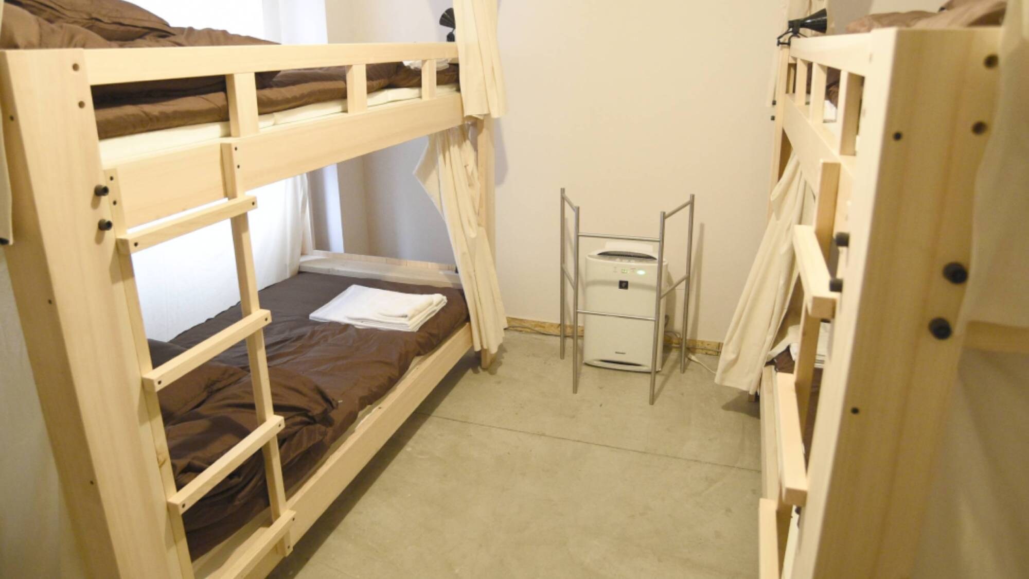・ [Example of mixed dormitory] It is a shared room for both men and women.