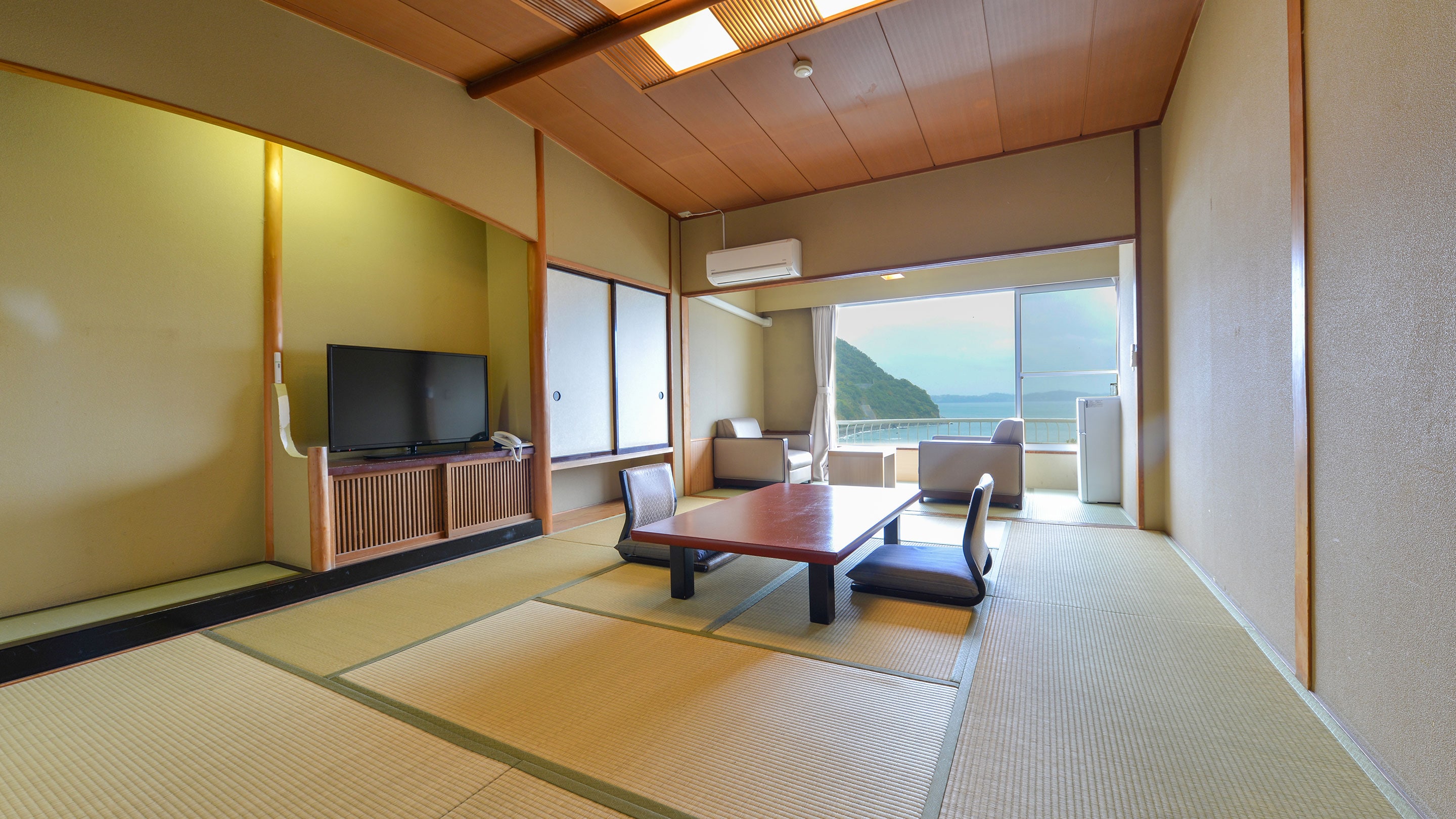 [Non-smoking] Standard Japanese-style room with 10 tatami mats and indoor bath (Main building) *Image