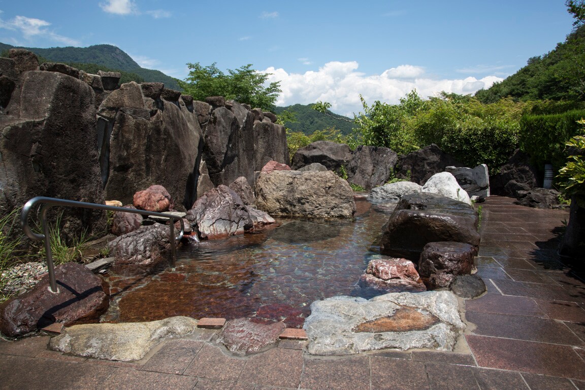 Ladies' open-air bath: Pearl bath