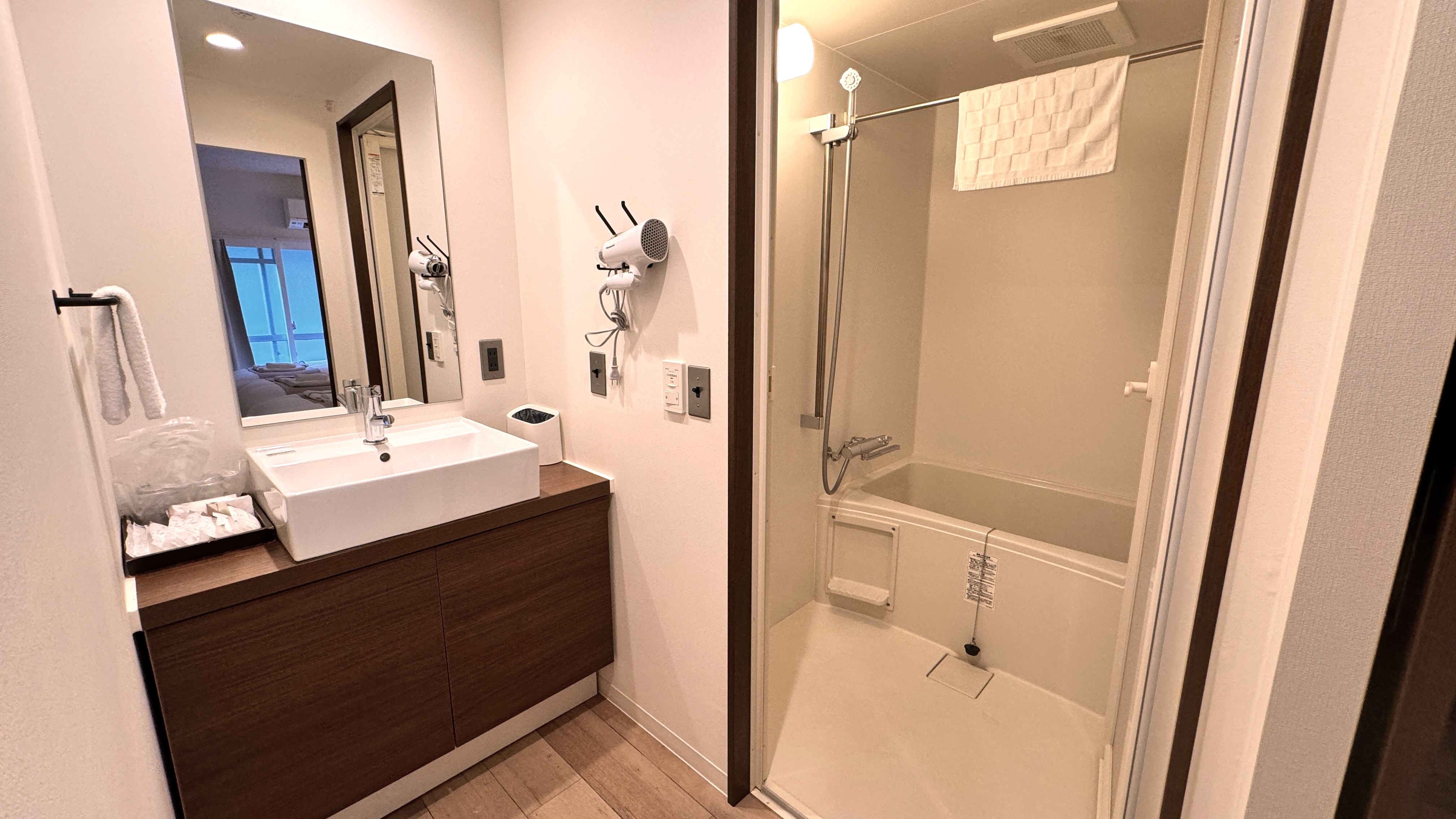 [Room with theater] Fourth room/bathroom