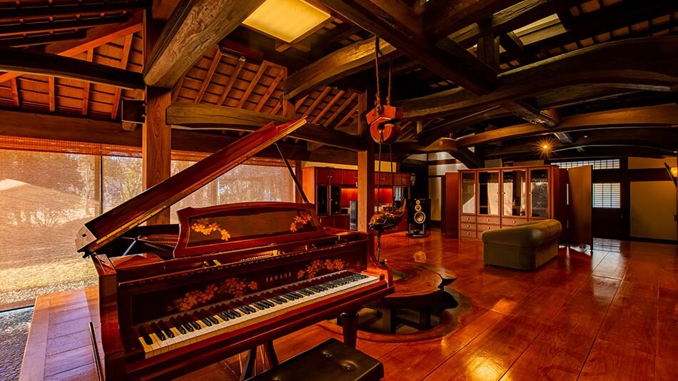 Audio lounge piano