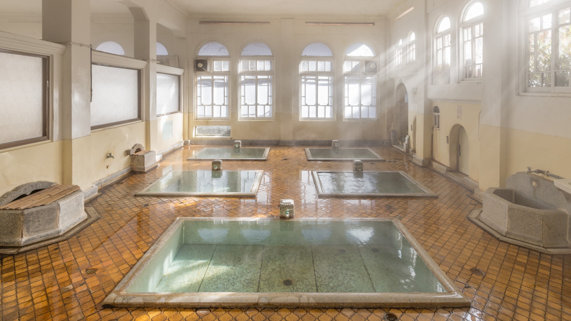 [Genroku no Yu] Built in 1945, a nationally registered cultural property. 100% source hot water