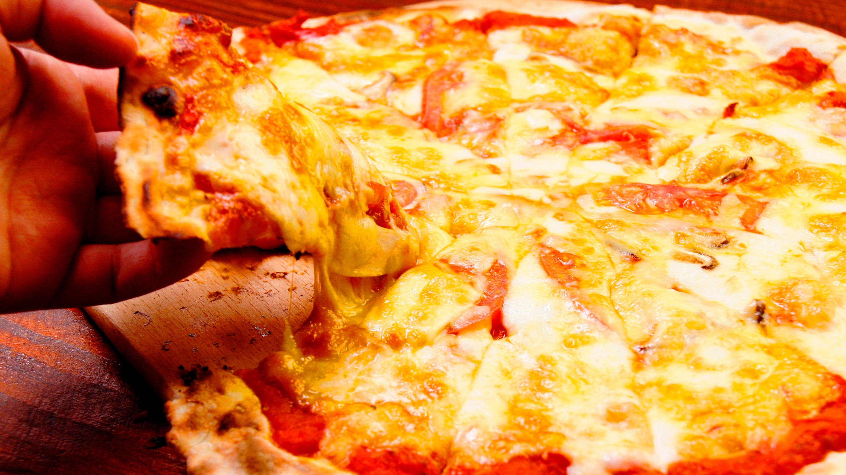 [Dinner example] Homemade pizza baked in a wood oven is delicious!