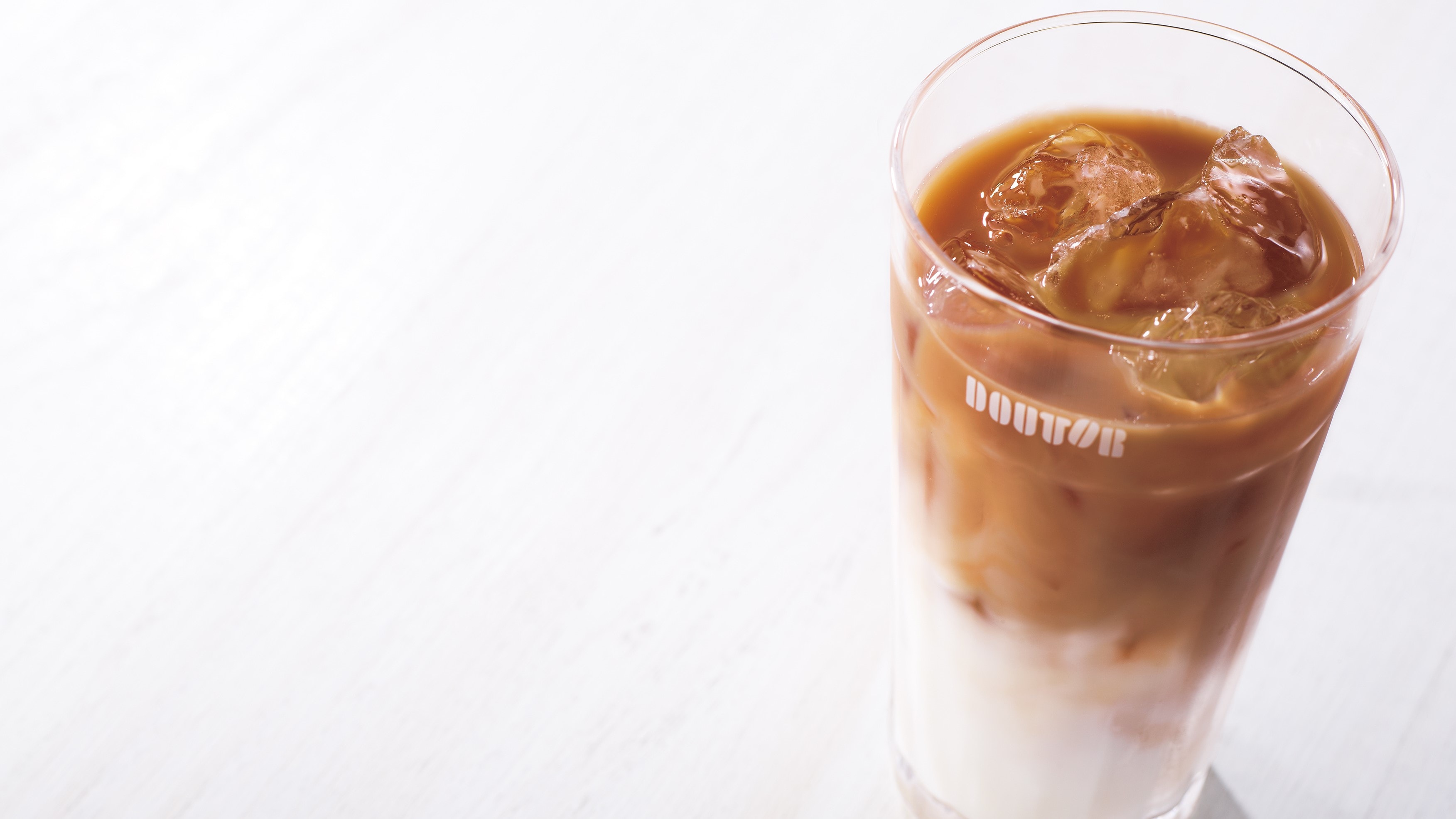 Doutor 咖啡店的冰拿鐵咖啡。