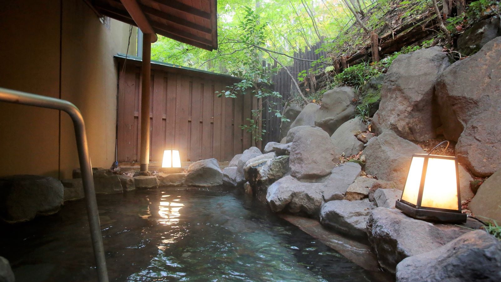 ■ Free private open-air bath "Suitengu no Yu Mayumi"