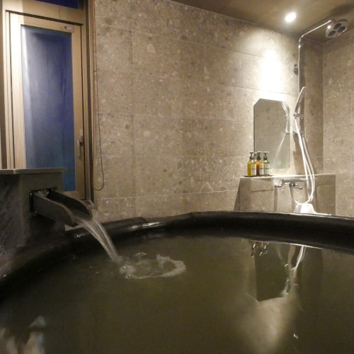 Modern Japanese-style room with hot spring An example of a private hot spring