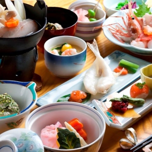 [Supper] An example of "Hana-zen" with vivid seasonal colors.
