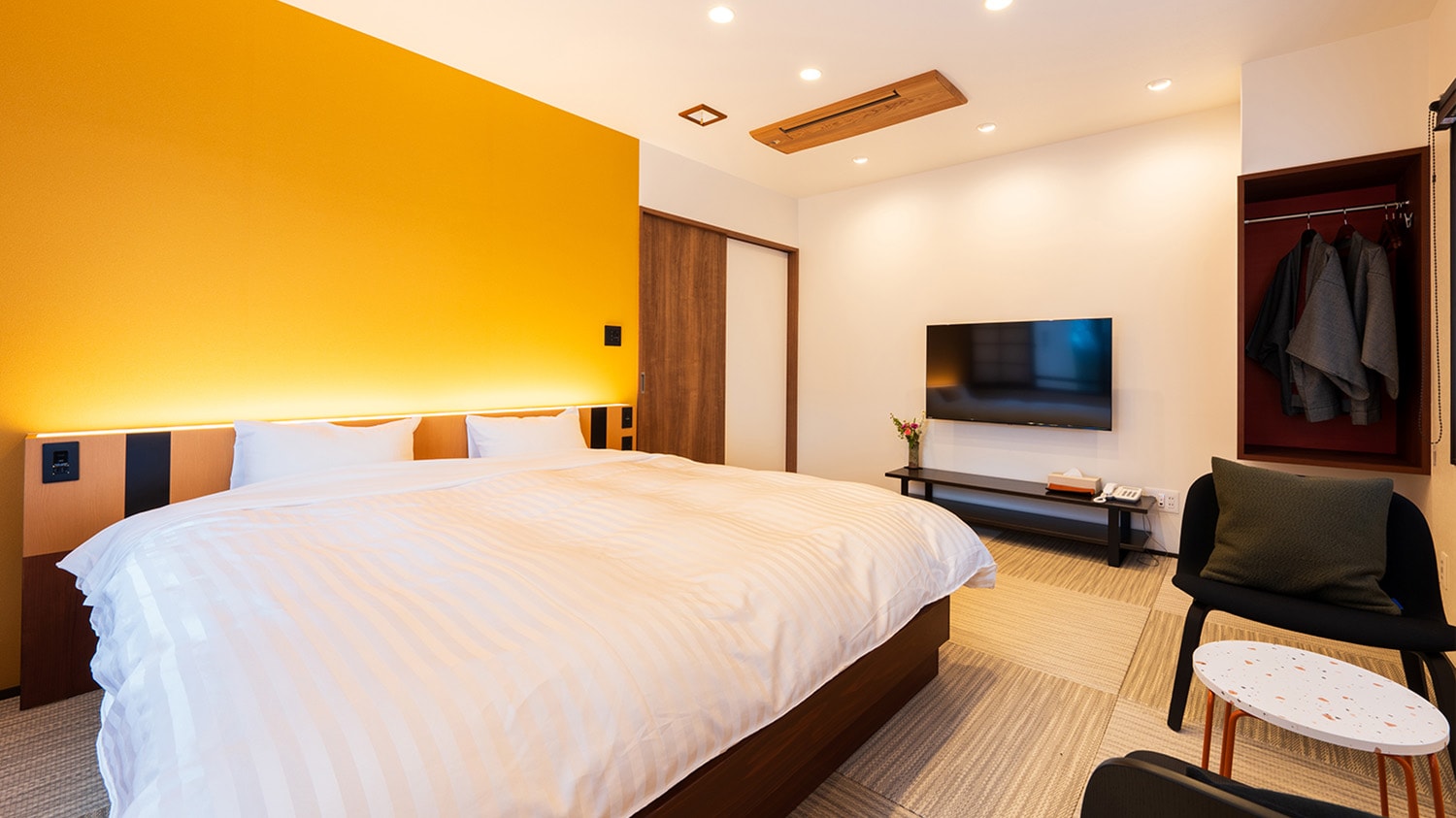 Room 306: Double room with Japanese-Western style toilet