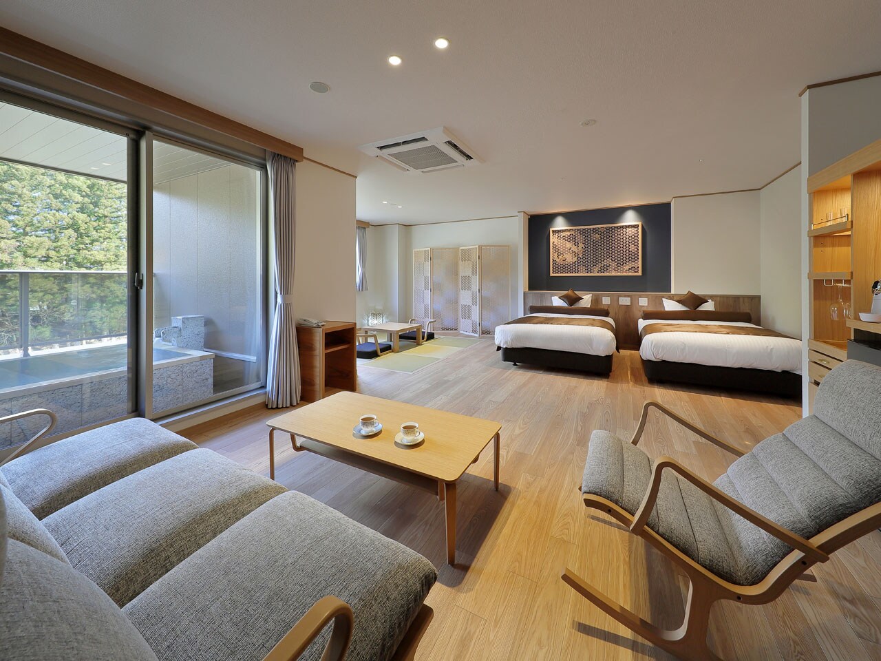 303 Granite open-air bath (3rd floor)