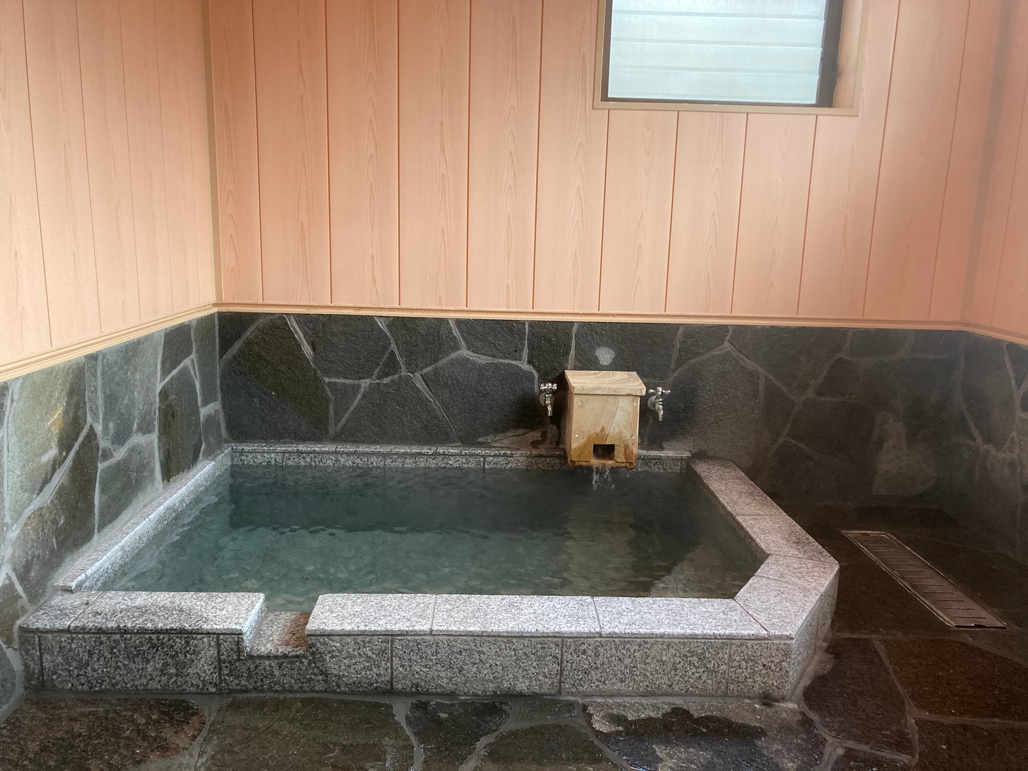 Stone bath