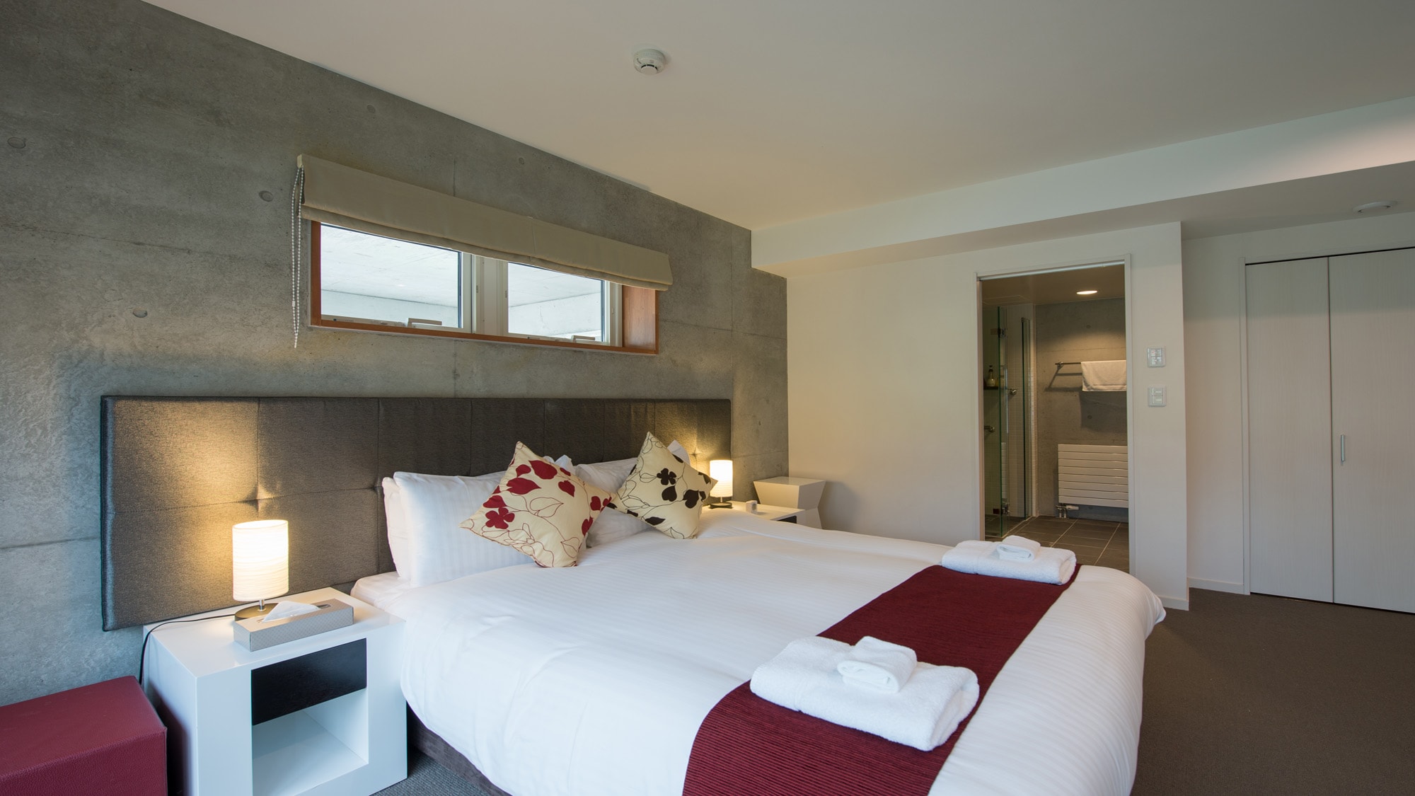 Bedroom (choice of twin or double)