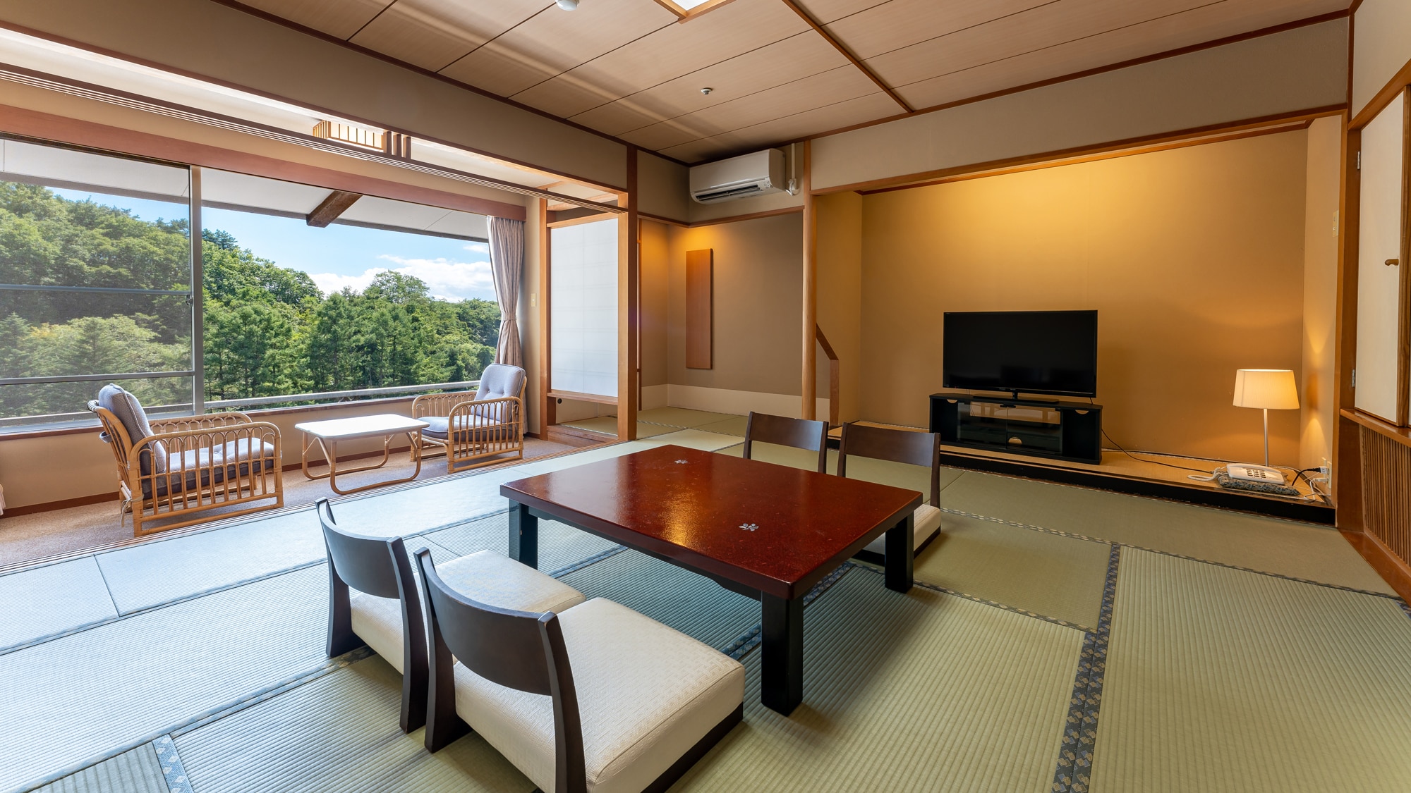 Japanese-Western style room with 12 tatami mats [non-smoking]