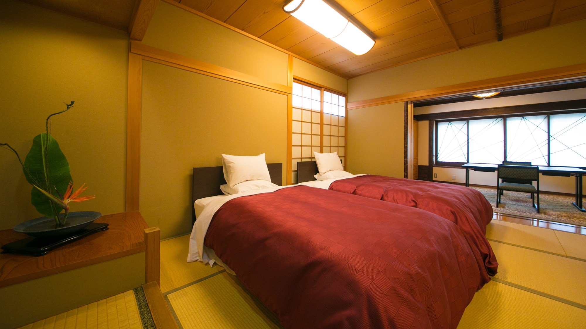 2nd floor: Japanese-Western style room with indoor cypress bath