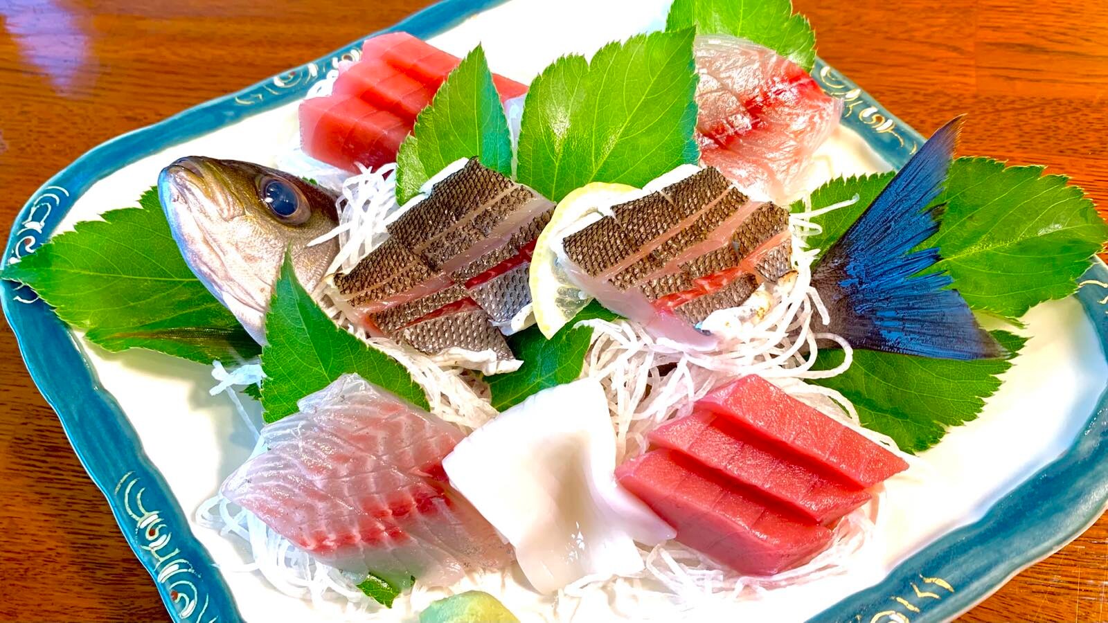 Piring sashimi untuk 2 orang
