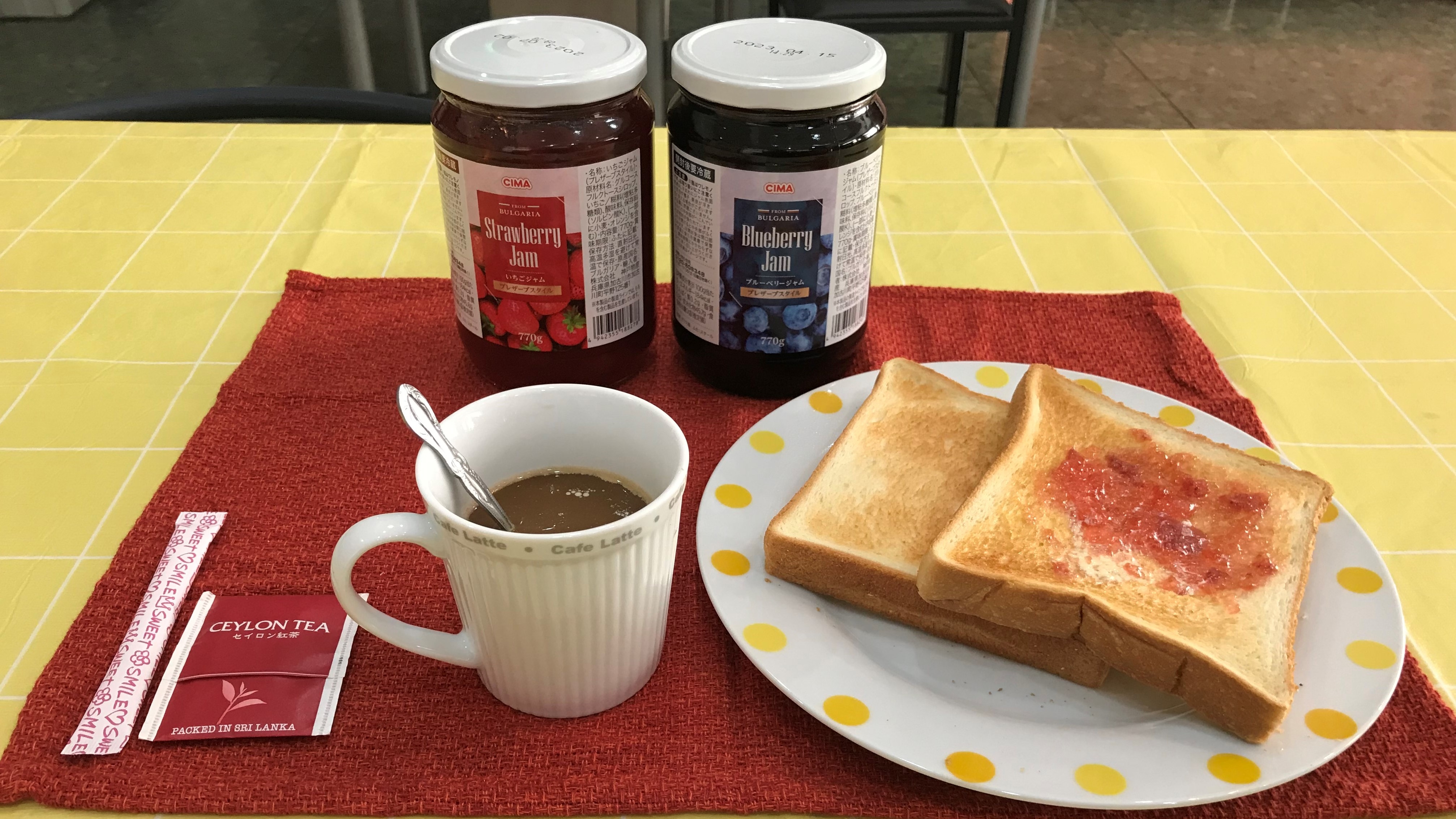 Light breakfast (free self-service)