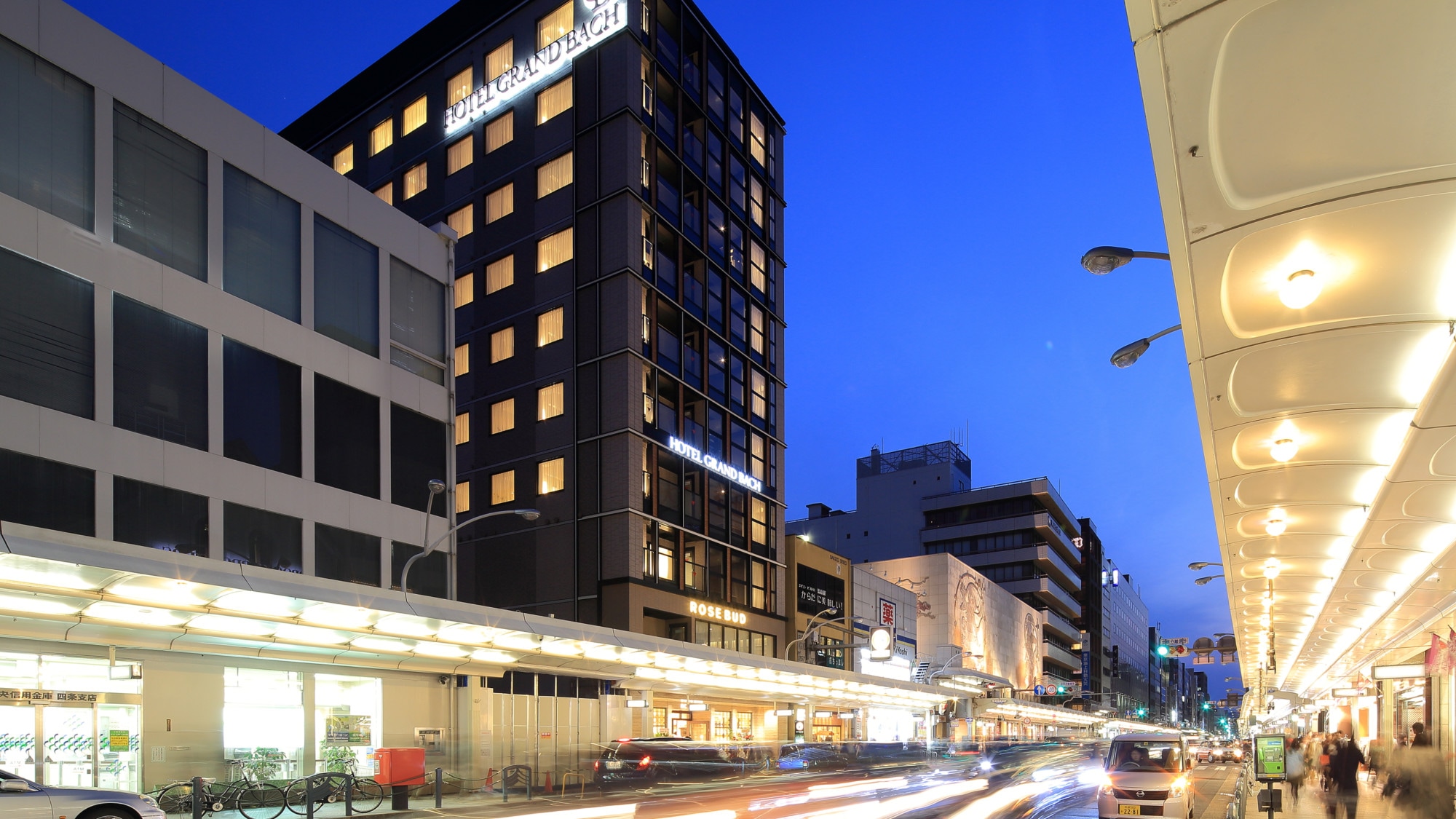 Despite being a hotel facing Shijo Street, the interior of the hotel is a space that does not make you feel the hustle and bustle.