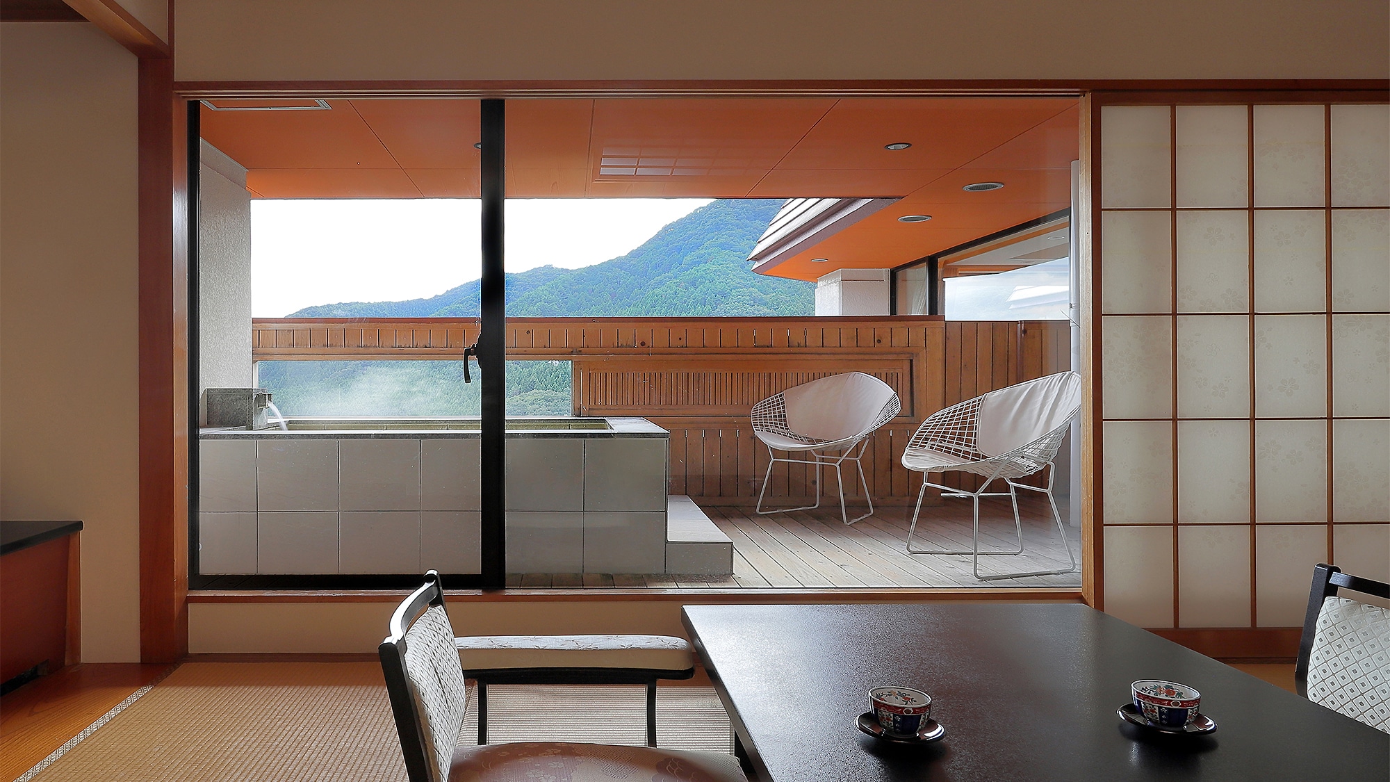 [Japanese-Western style room] Top floor, guest room with open-air bath