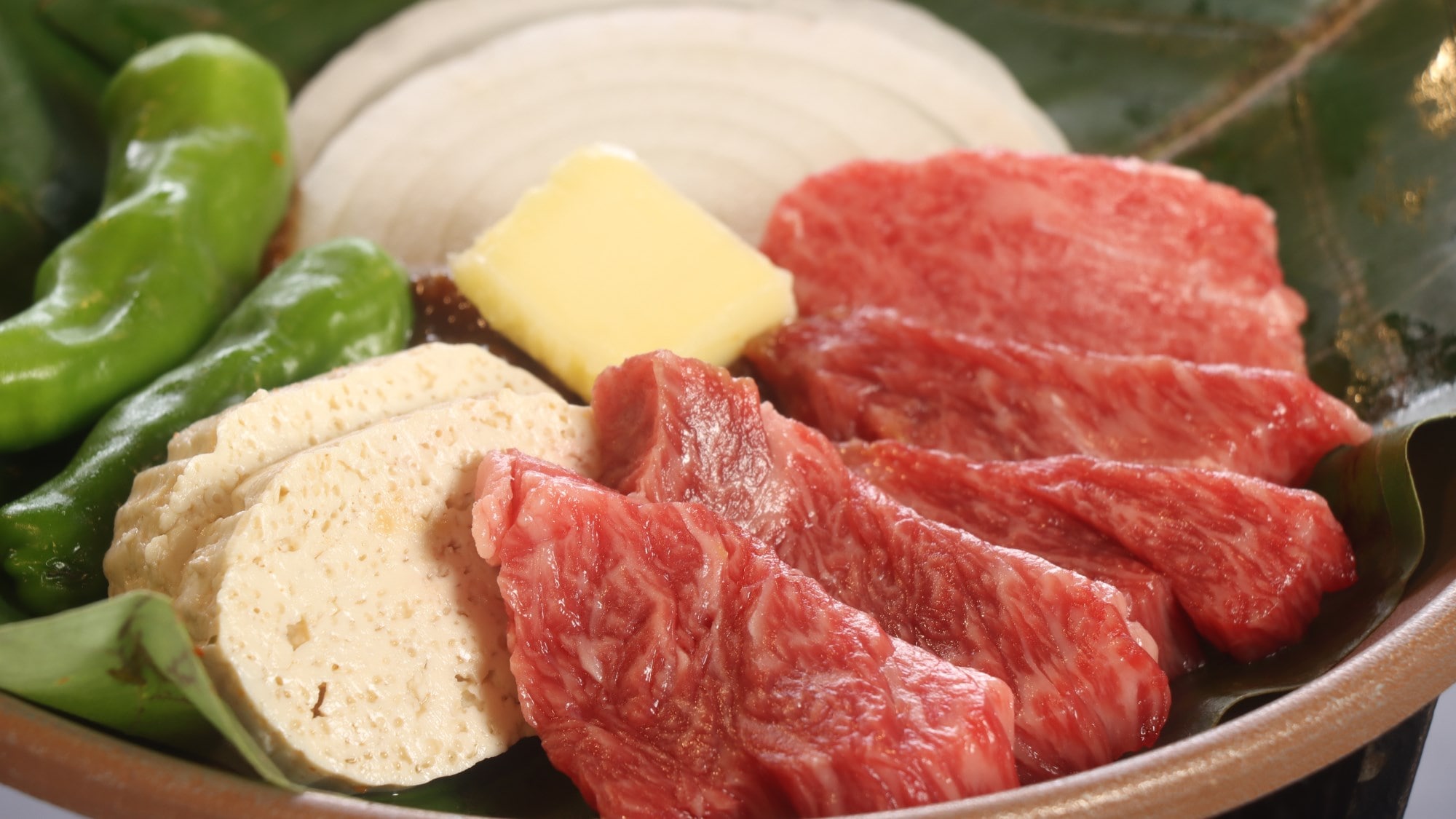 {Ví dụ về bữa tối} Thịt bò Hida teppanyaki (tiêu chuẩn) Nếu bạn đến Oku-Hida, bạn nhất định phải thử thịt bò Hida!