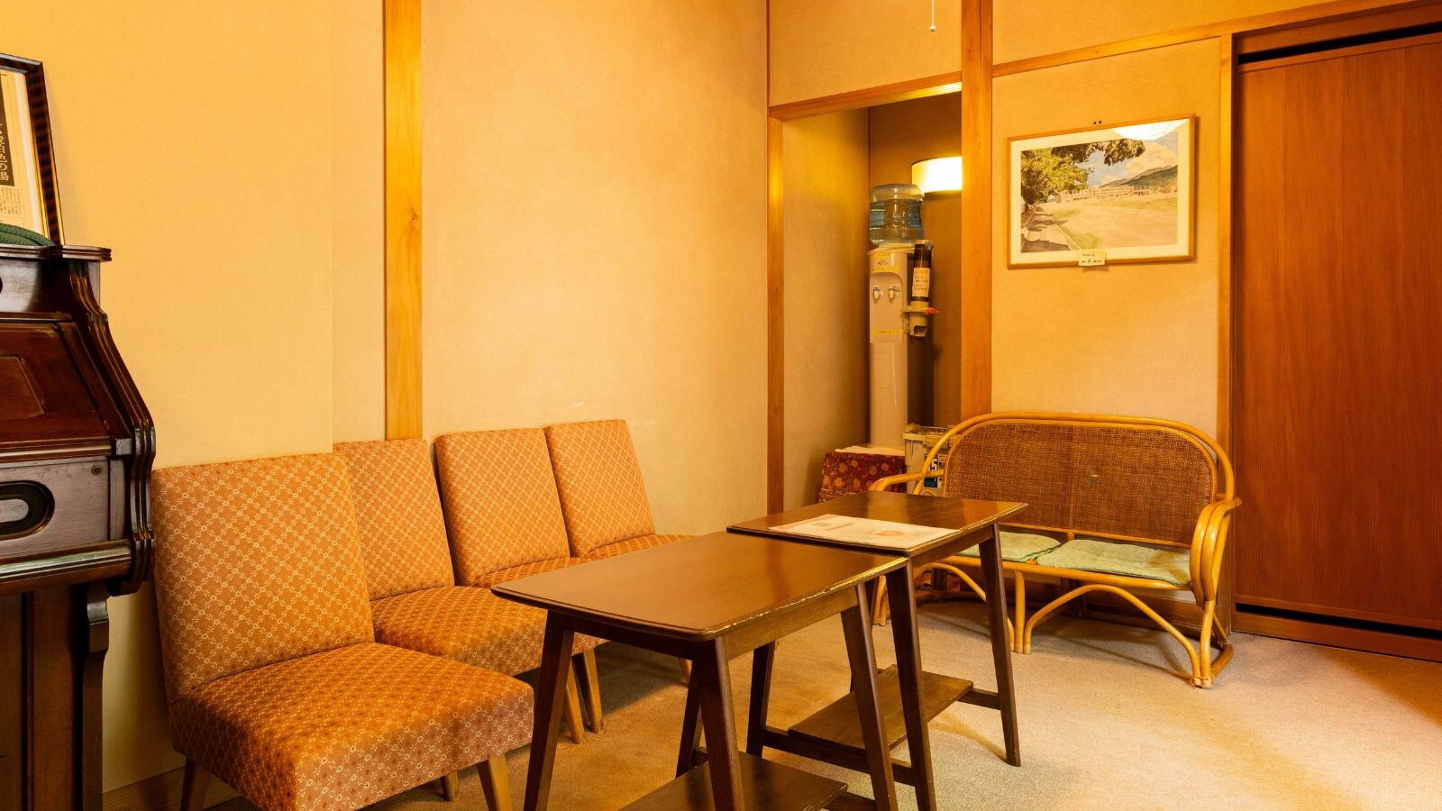 [In-house facilities] A calm and relaxing atmosphere inside the building.