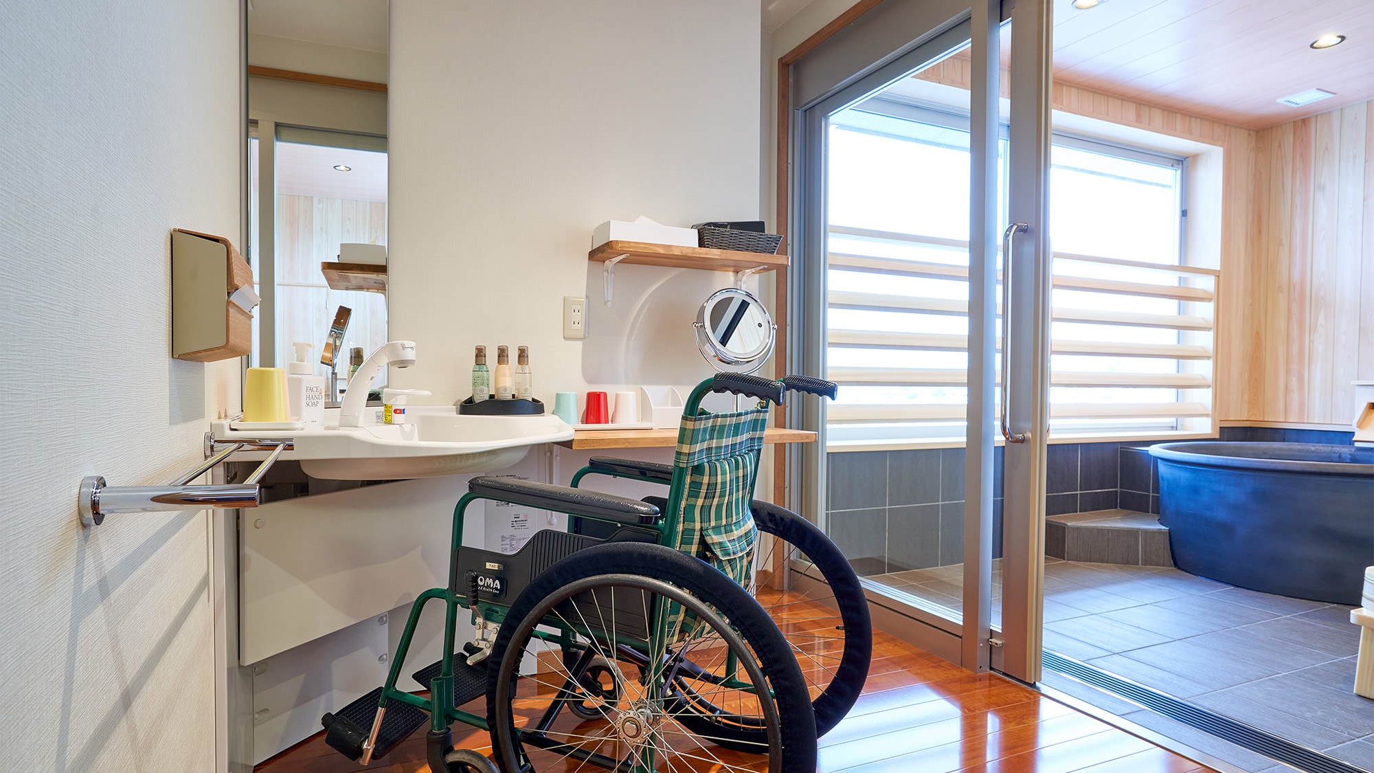 [Guest rooms with hot spring baths] (Barrier-free and universal design)