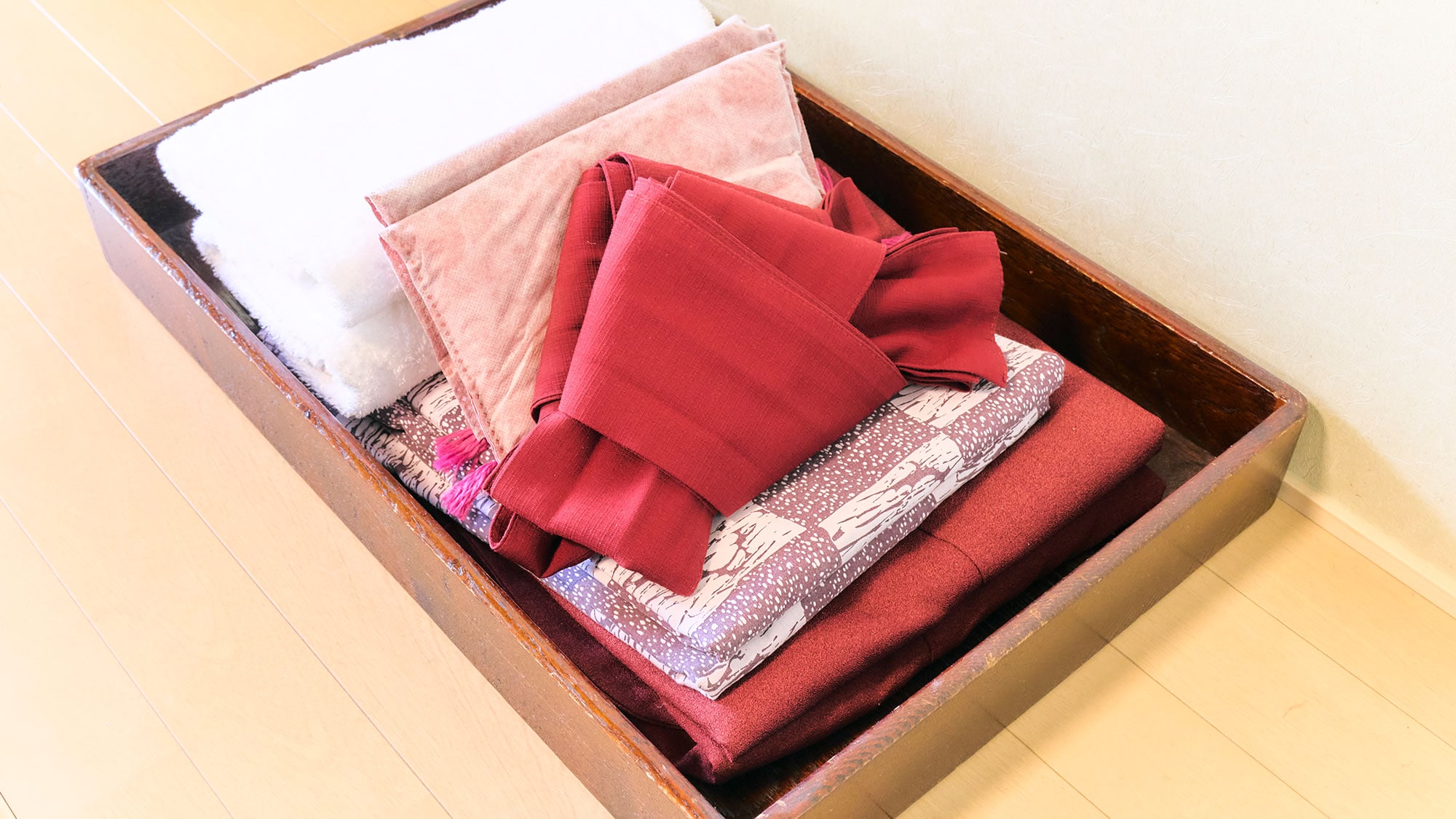 ・[Japanese-Western room] Yukata and towels are provided in the room.