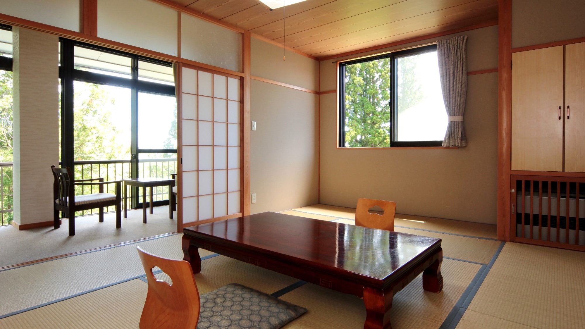 Japanese-style room (10 tatami mats) with bath and toilet