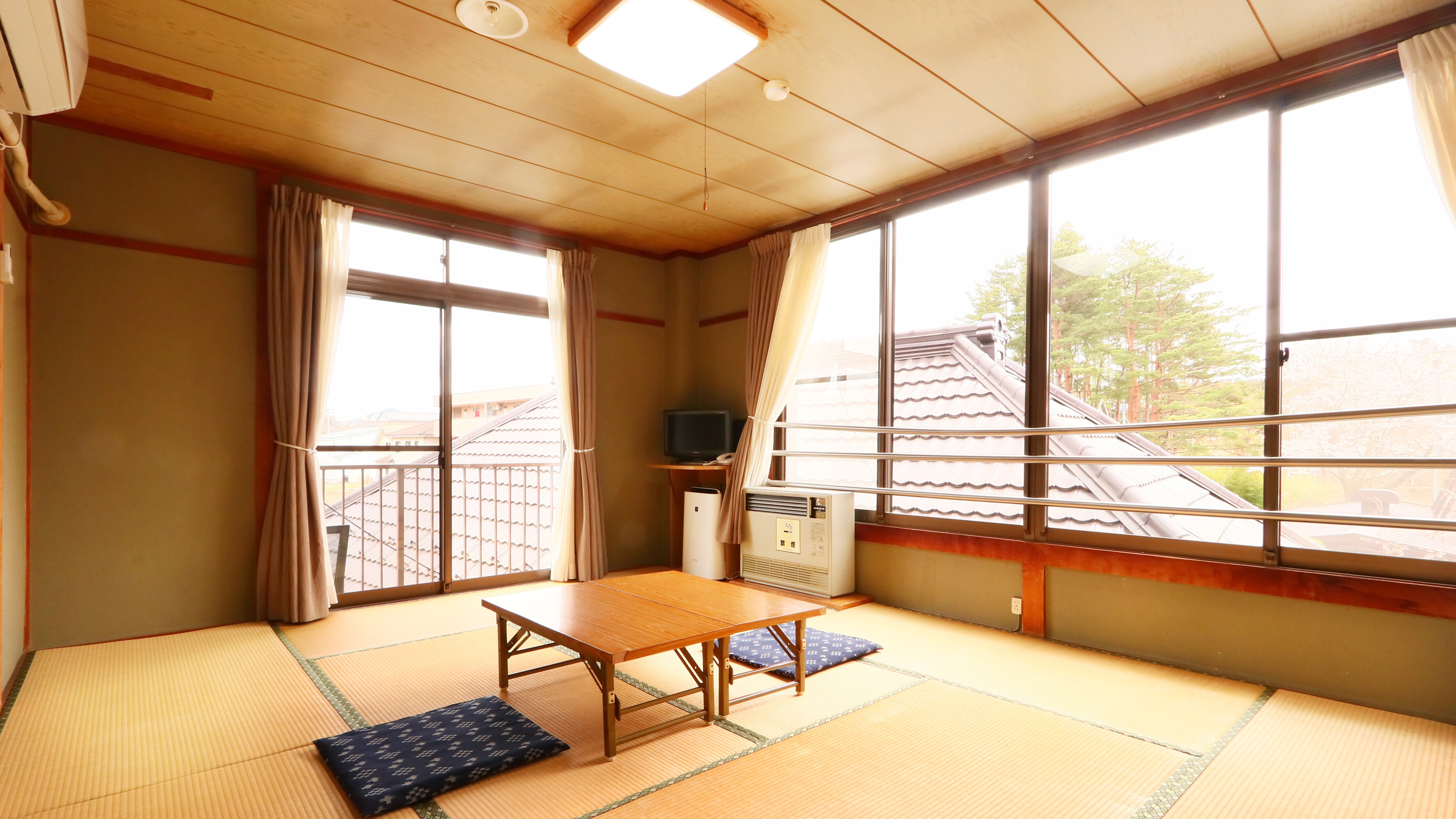 10 tatami mat room for 3-4 people
