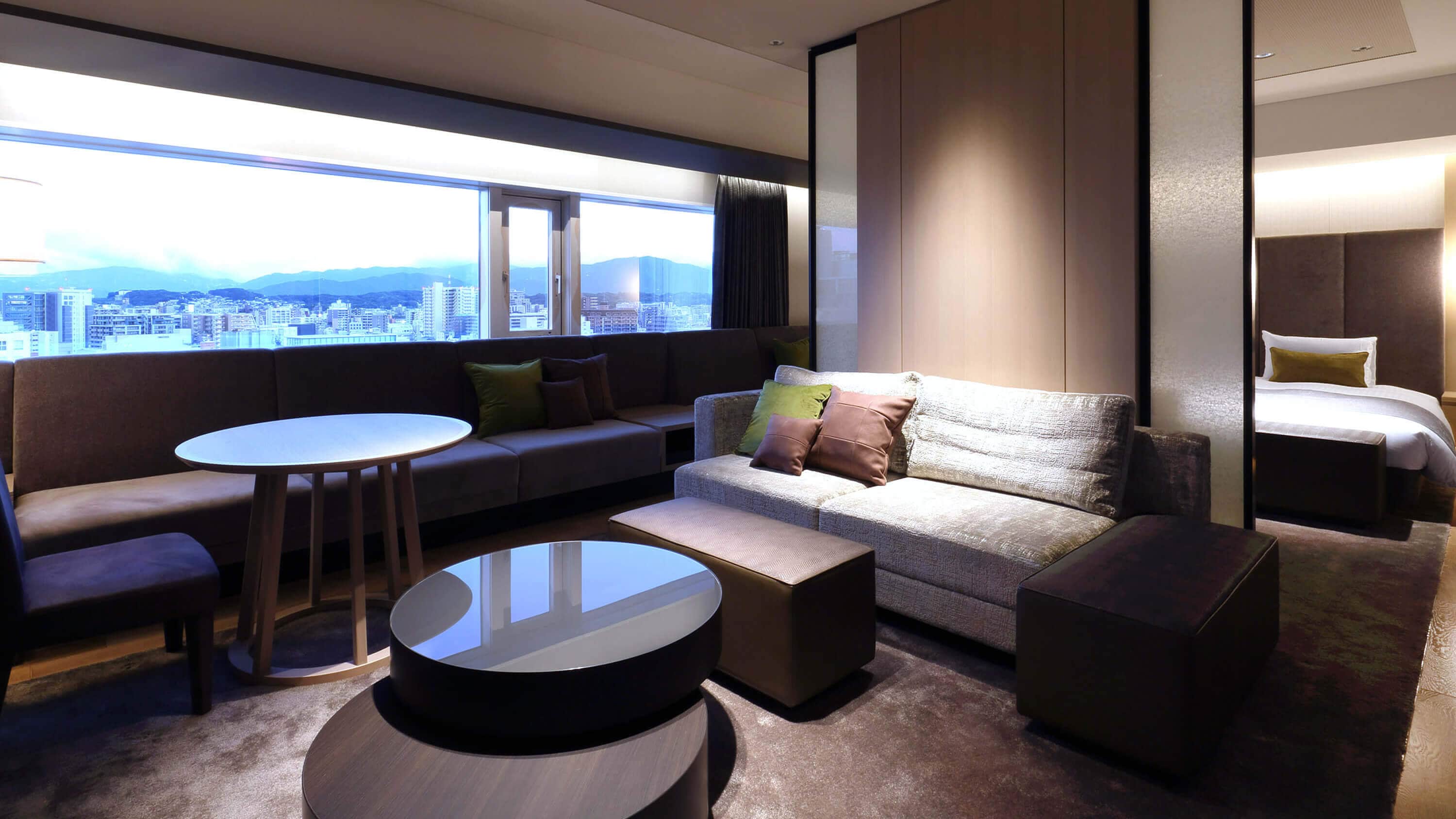 SUITE / Semi-suite 56.1㎡