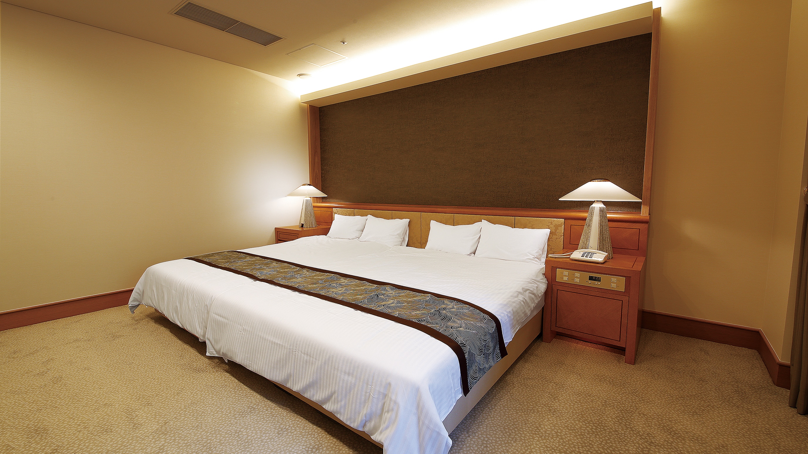 Royal Suite on the top floor ◆ Airweave mattresses are used for the beds. A gem that top athletes also love.