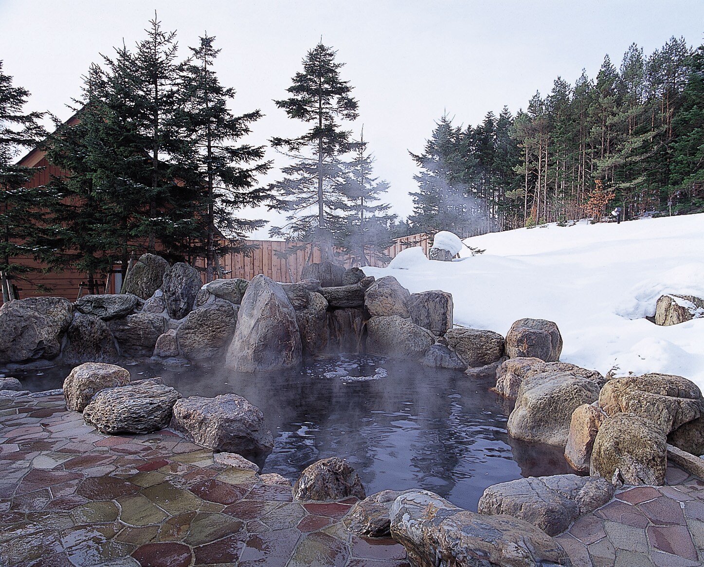 Women's open-air bath in winter