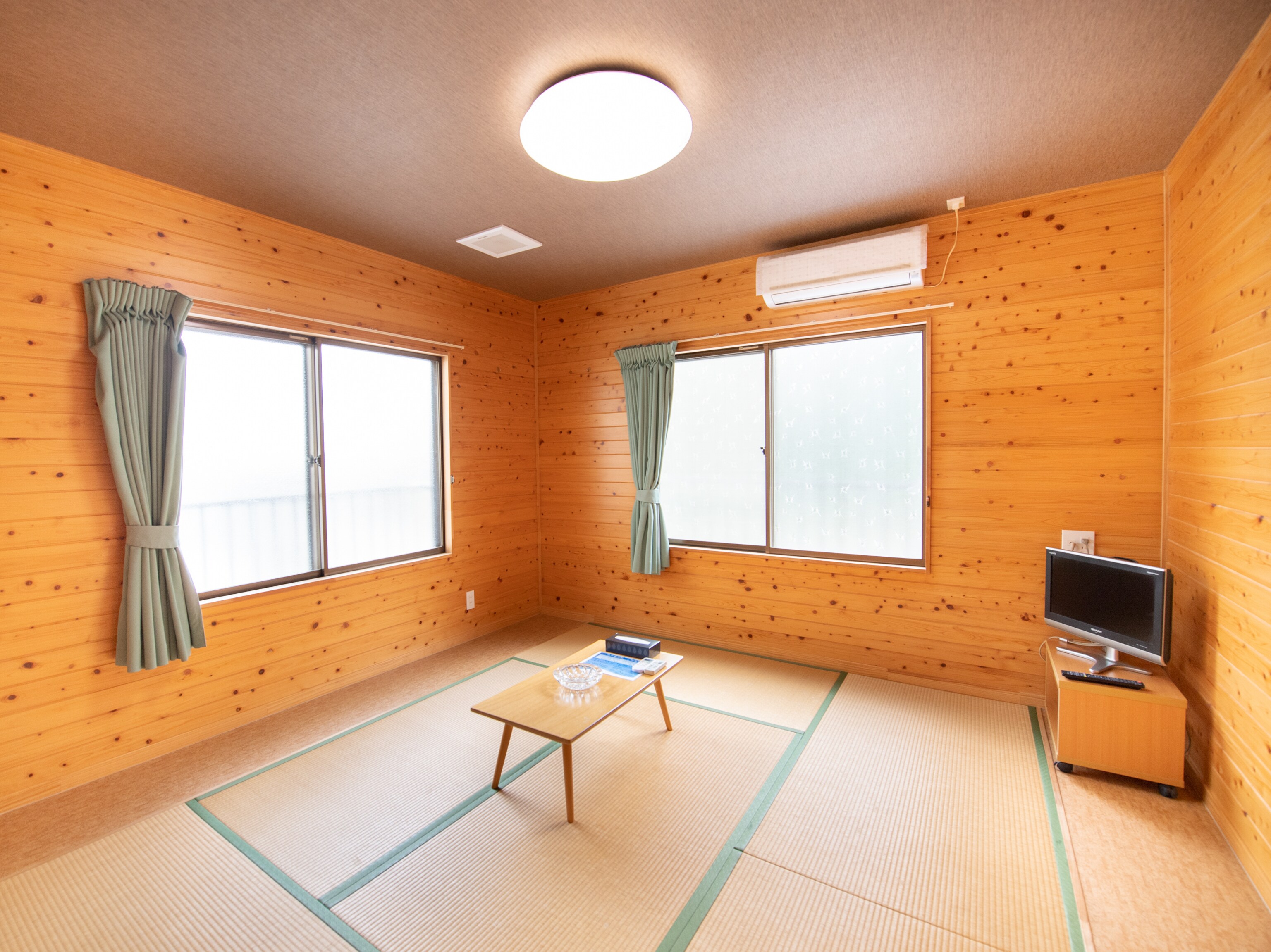 [Male only] [New/Smoking] Japanese-style room for 1-2 people (shared bathroom and toilet)
