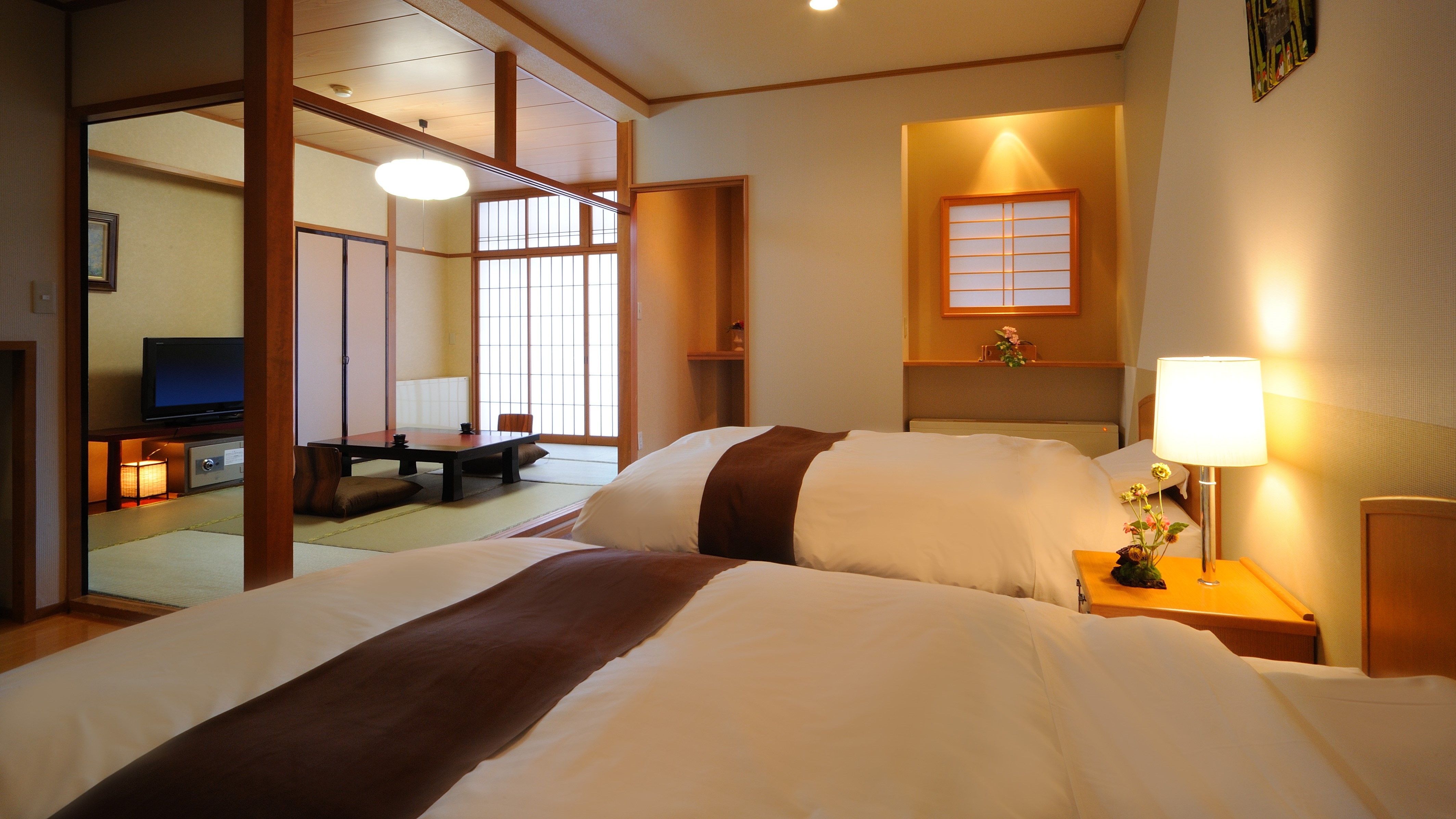 帶柏木室內浴池的日式和西式房間