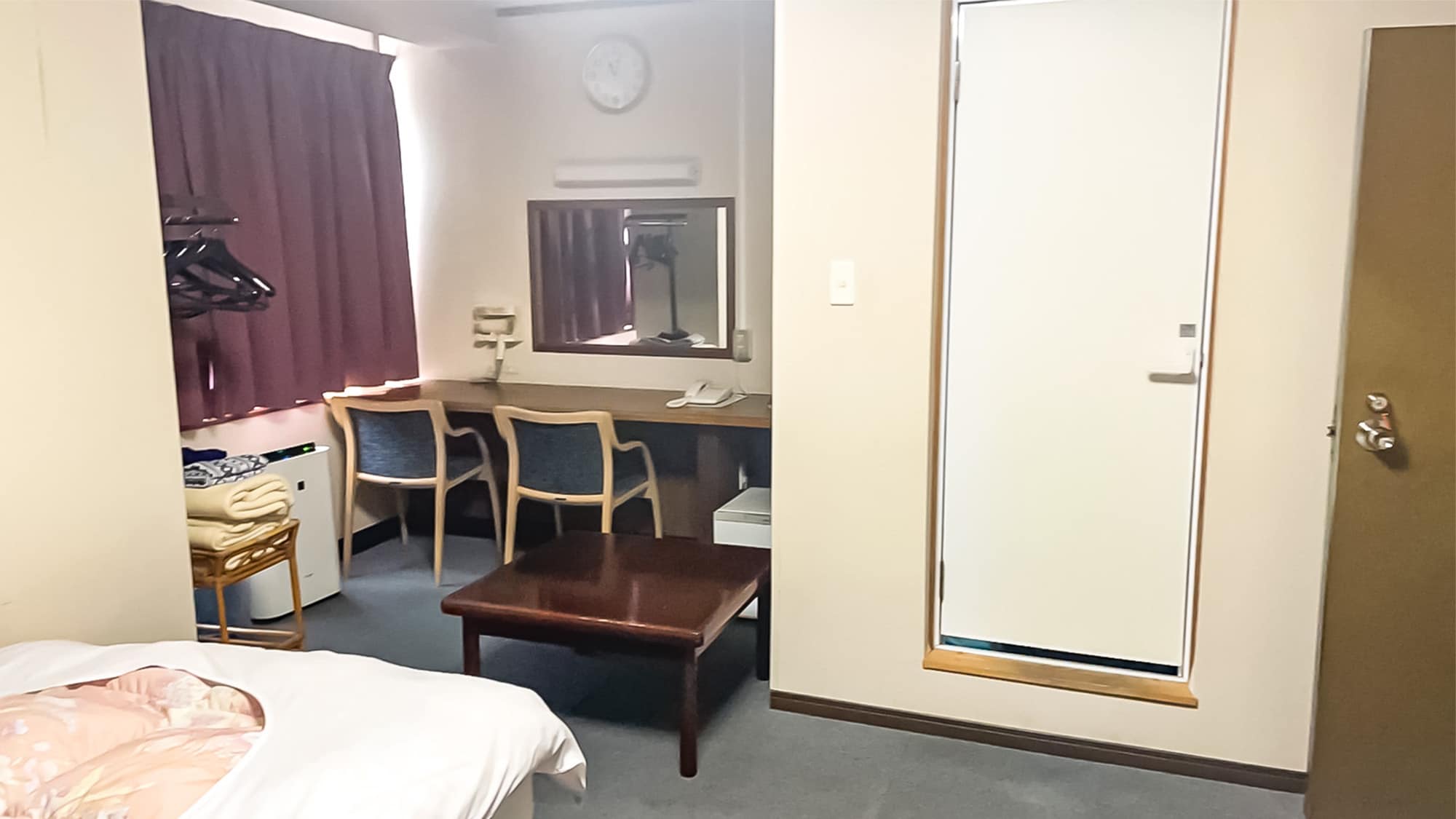 ・Double room example: The room is equipped with a unit bath.